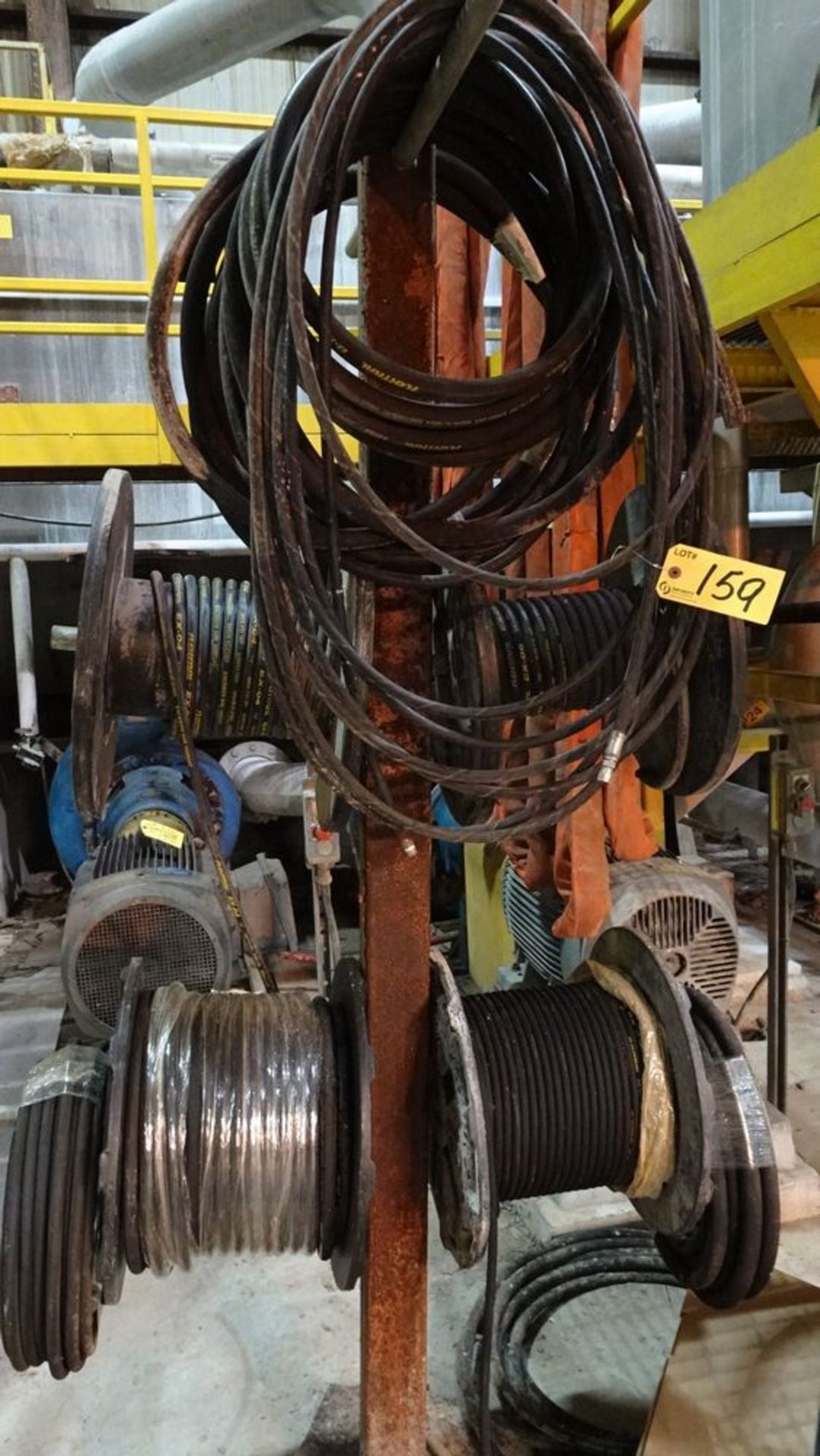 STEEL STAND C/W ROLLS OF HYDRAULIC HOSE