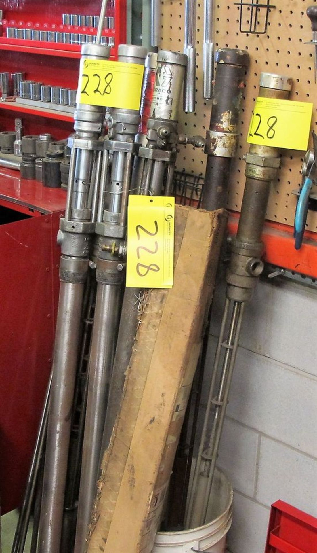 LOT AIR POWERED PUMPS