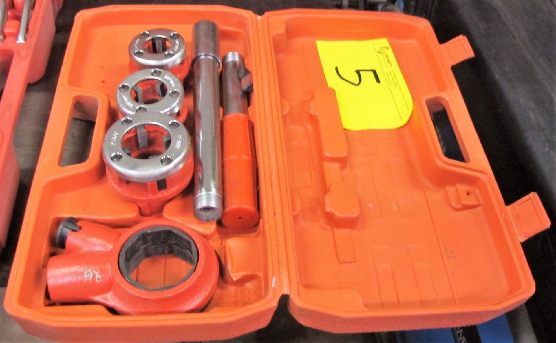 PIPE THREADING KIT W/ TOOL AND DIES