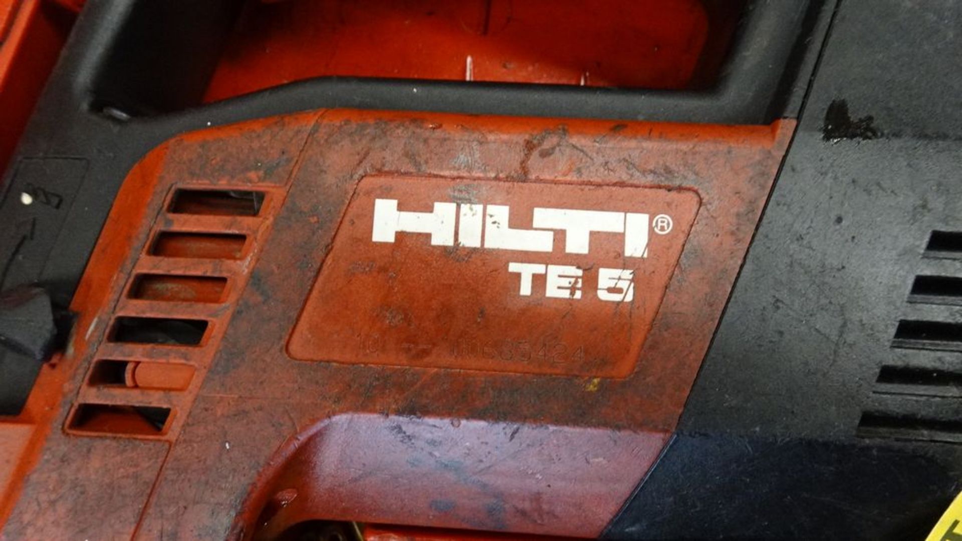 HILTI TE-5 ROTARY HAMMER C/W CASE & ASSORTED BITS - Image 2 of 2