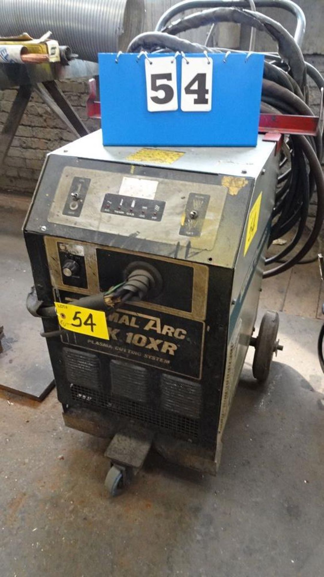 THERMAL ARC PAK 10XR PLASMA CUTTING SYSTEM C/W CART, S/N M93015A1835010