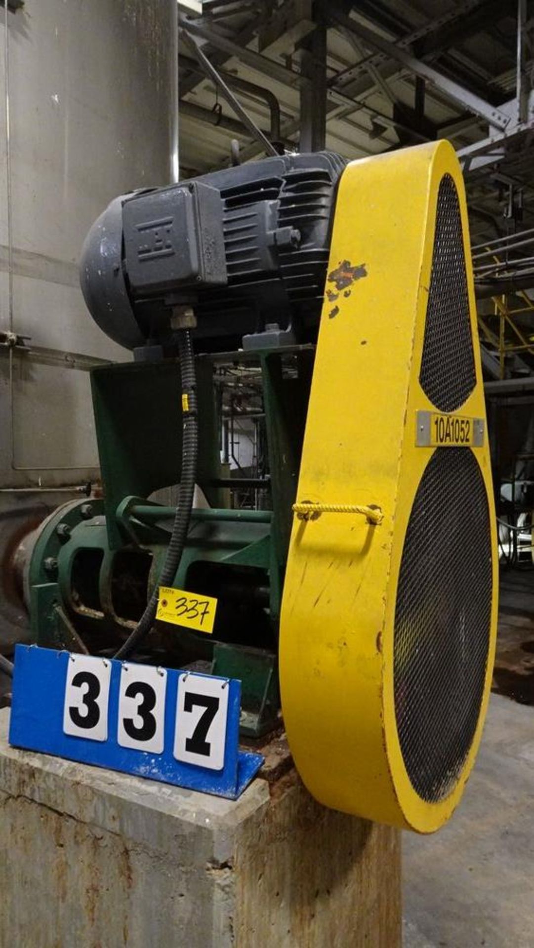 ELECTRIC MOTOR C/W IMPELLER, 30 HP, 1180 RPM 575V/MIXER, LIGHTNIN 2US.30 (RIGGING FEE $1,065) - Image 2 of 4