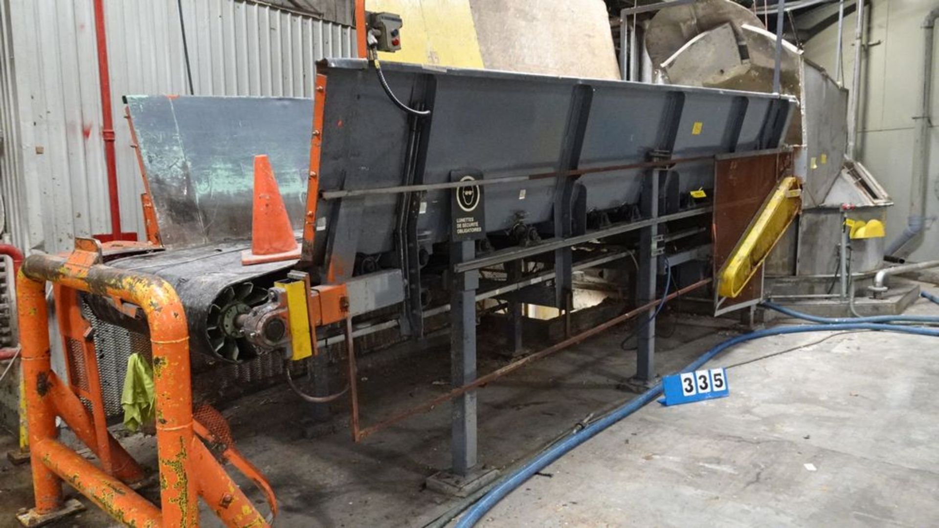 46" X 20' LONG BELT INCLINE CONVEYOR C/W ELECTRIC MOTOR & REDUCER (RIGGING FEE $3,195)