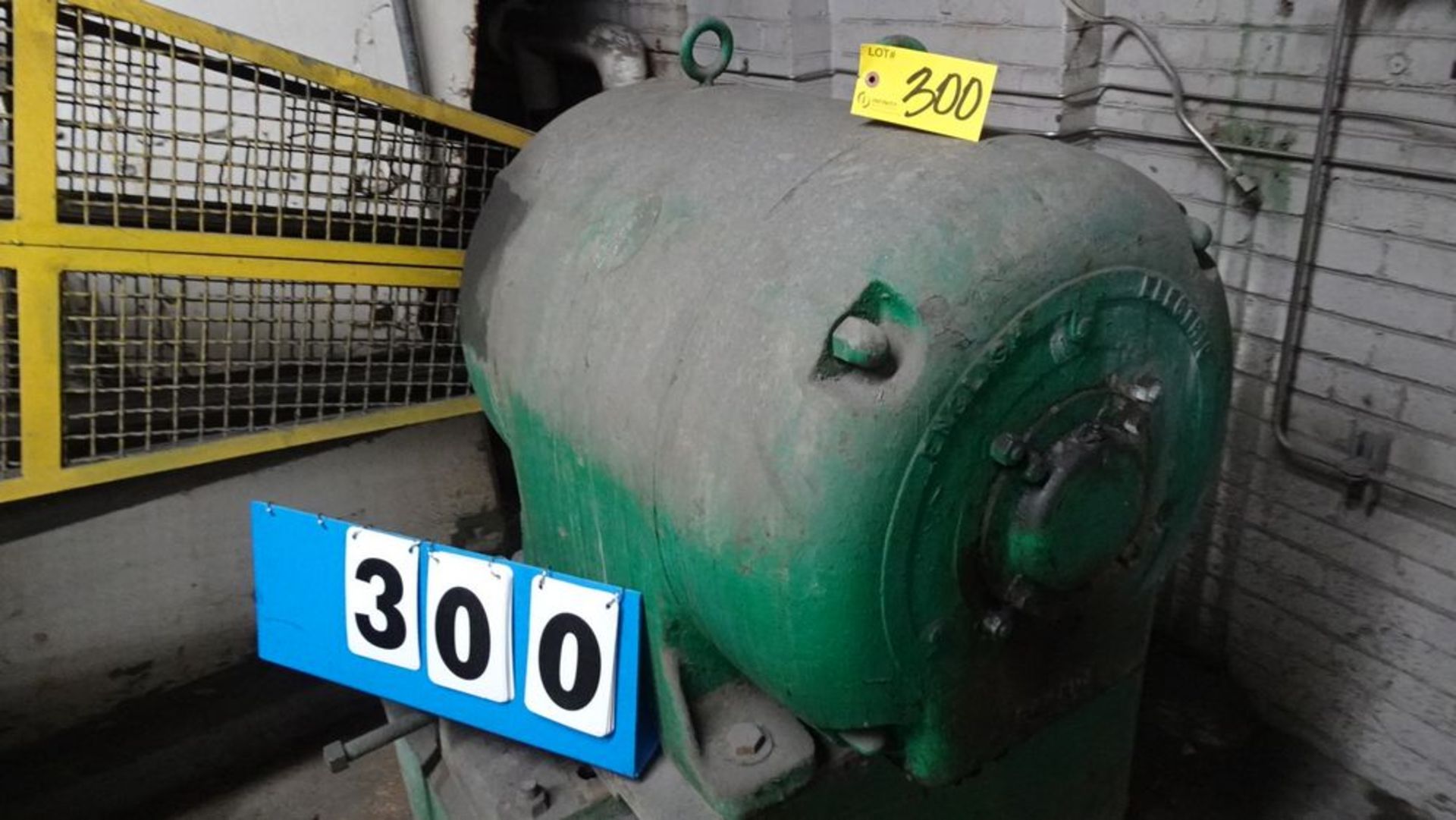 ENGLISH ELECTRIC 50 HP ELECTRIC MOTOR, 860 RPM, C/W 60" BLOWER (RIGGING FEE $399) - Image 3 of 6