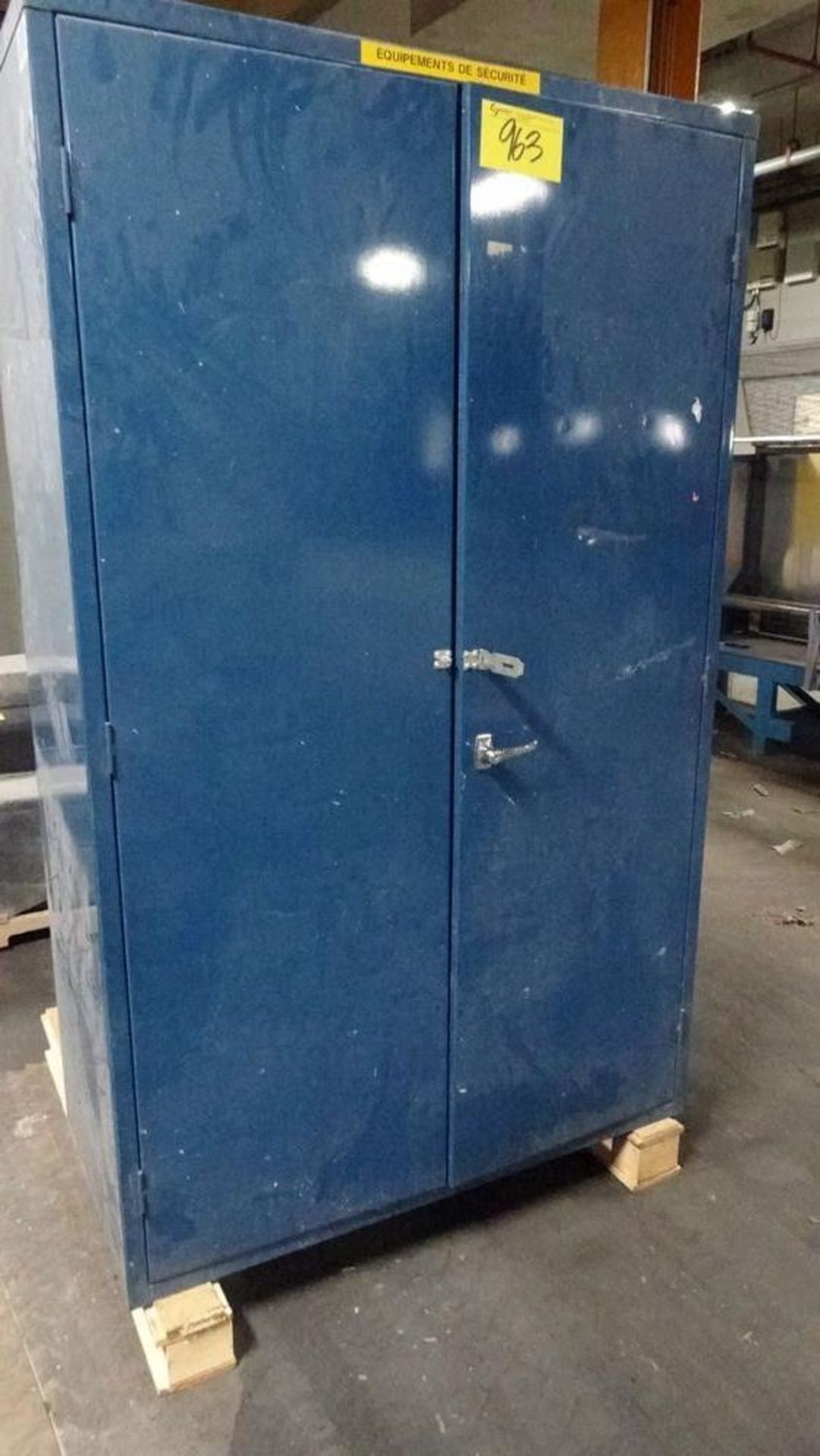 BLUE TWO DOOR METAL STORAGE CABINET C/W CONTENTS (RIGGING FEE $20) - Image 2 of 2