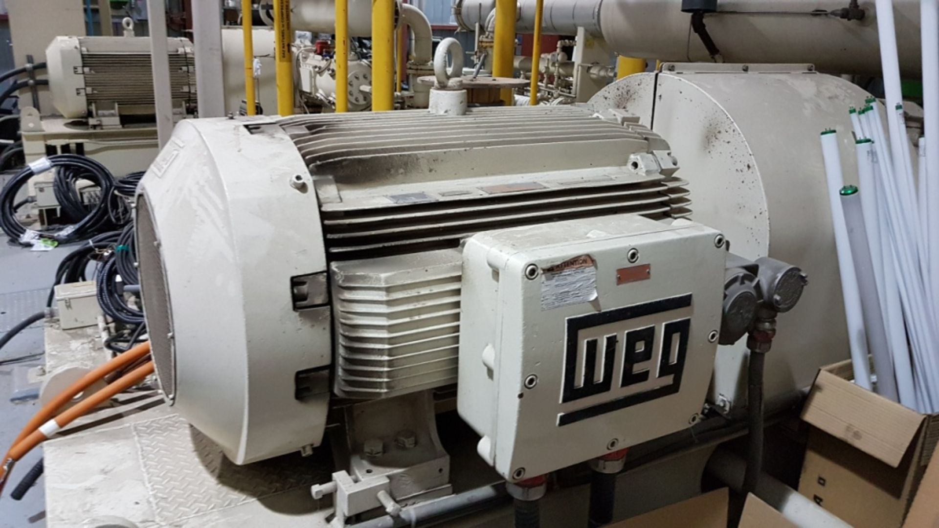 WEG 350HP MOTOR FOR COMPRESSOR KIT (LOCATED IN KINGSLEY FALLS, QC, RIGGING FEES WILL APPLY.