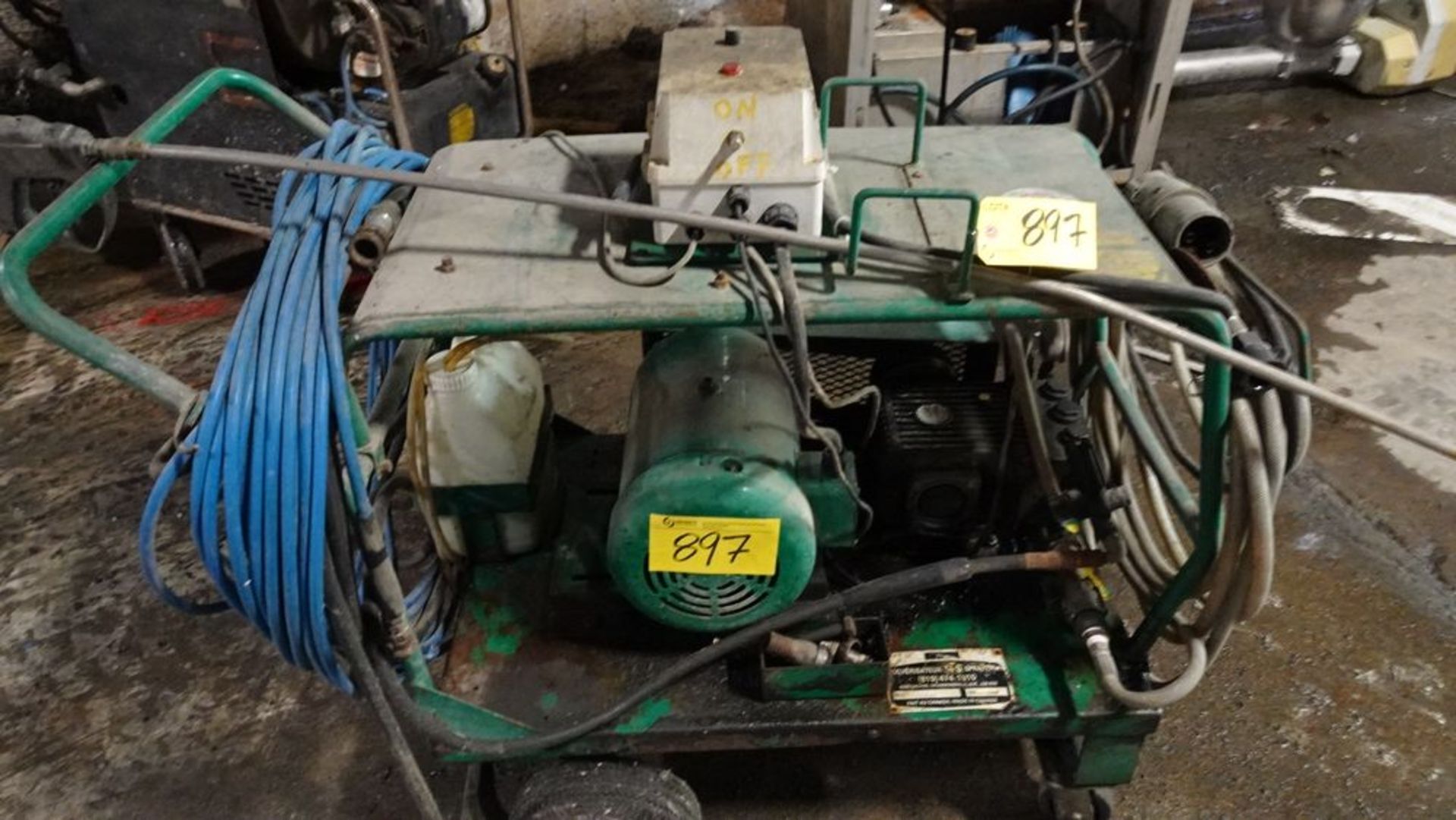 FAIT CANADA ELECTRIC POWERED PRESSURE WASHER MOUNTED ON CART (RIGGING FEE $25)