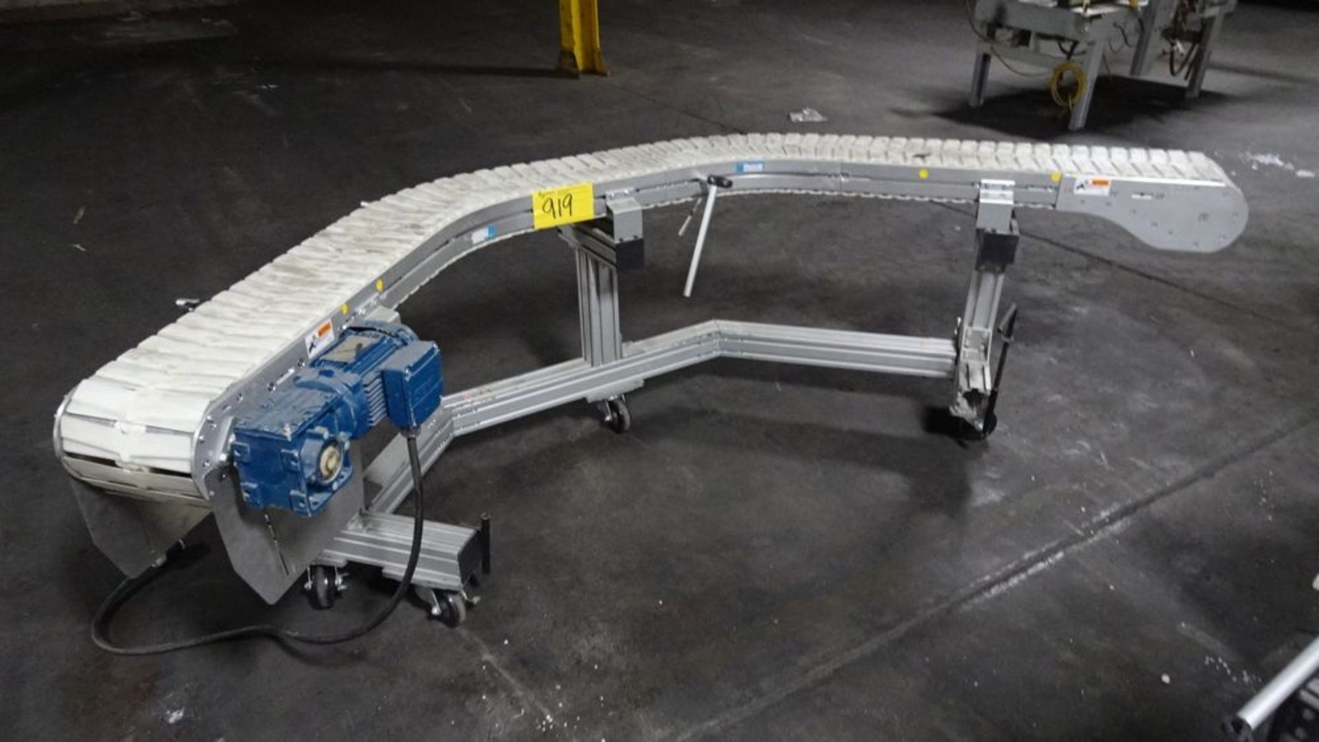 LOT (3) SECTION MODU TRANSFER CONVEYOR (RIGGING FEE $25) - Image 4 of 5