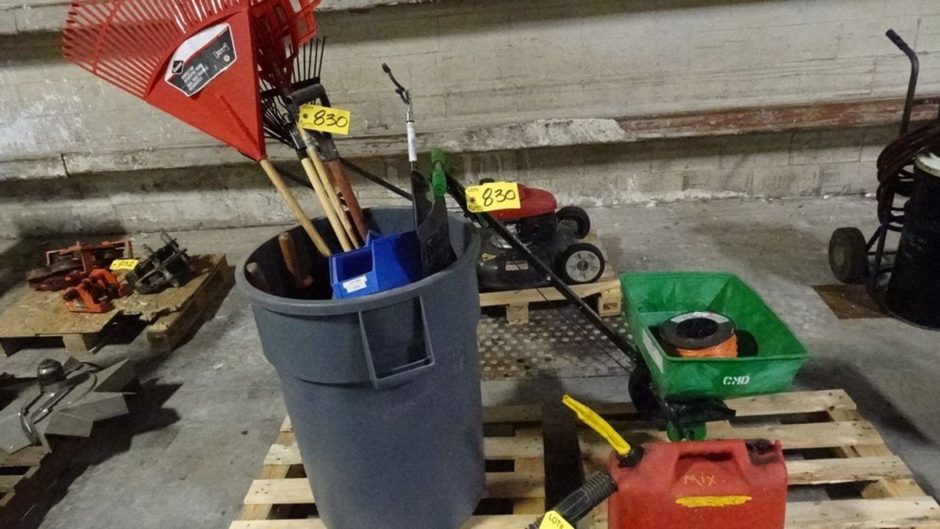 ASSORTED YARD LANDSCAPING TOOLS (RIGGER FEE $25)