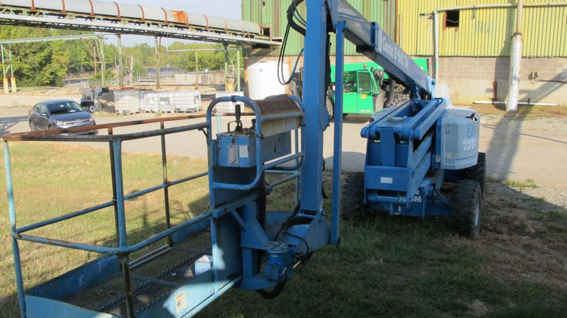 GENIE 2060/34, 4 WD BOOM MAN LIFT, S/N 046G21166 (NEEDS REPAIR) (AREA 21 OUTSIDE WASTE WATER - Image 3 of 8