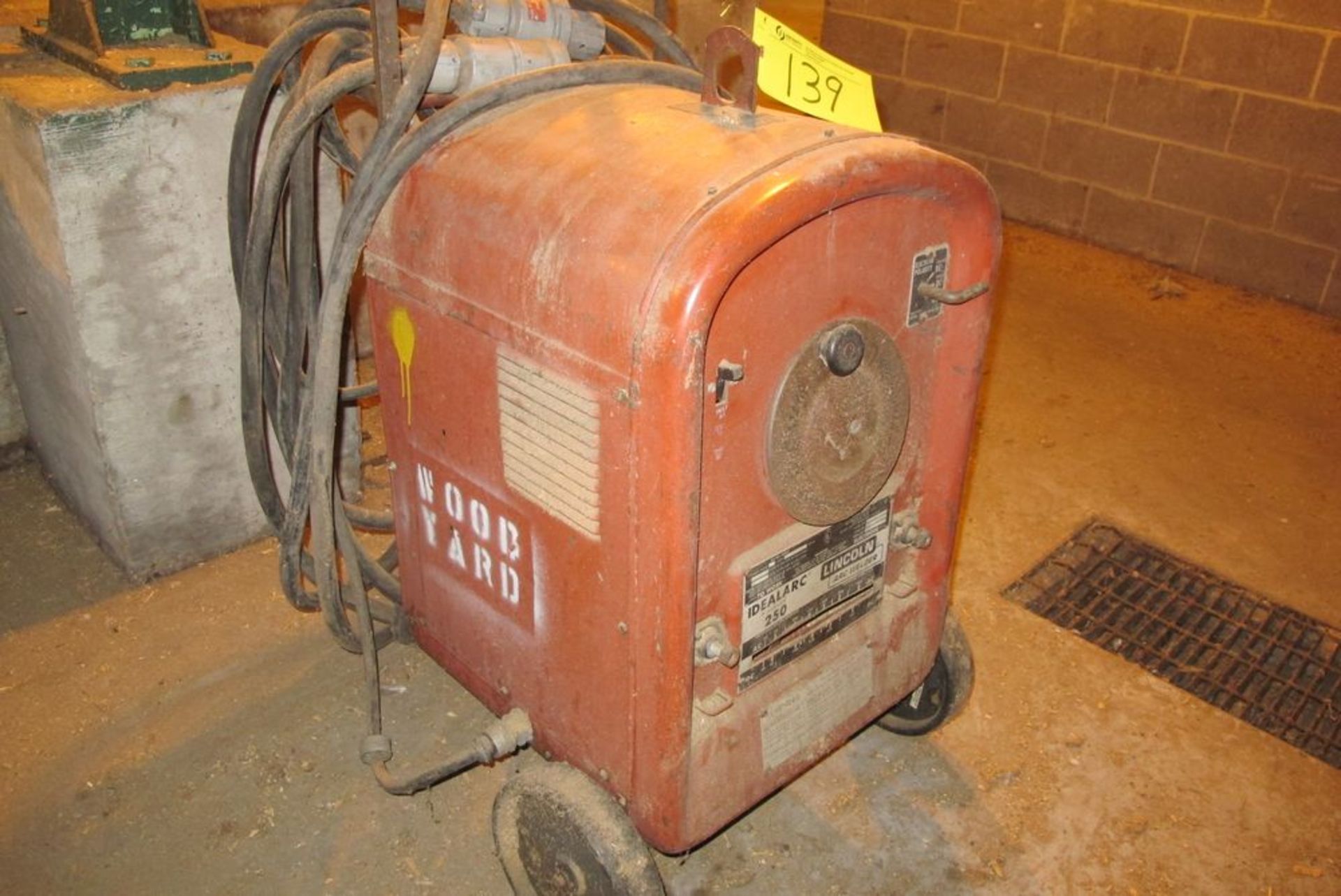 LINCOLN IDEALARC 250 WELDER (WOOD BLDG 29 - 1ST FLOOR NEAR CHIPPER)