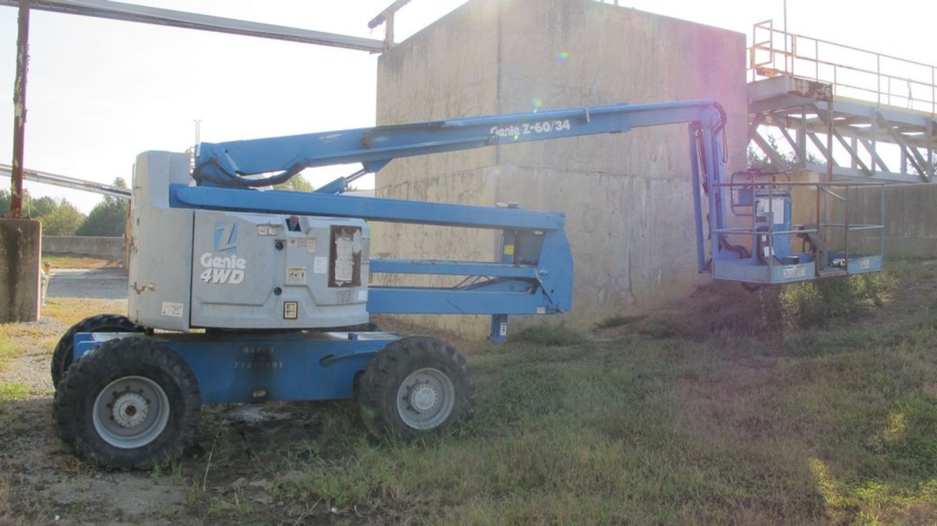 GENIE 2060/34, 4 WD BOOM MAN LIFT, S/N 046G21166 (NEEDS REPAIR) (AREA 21 OUTSIDE WASTE WATER