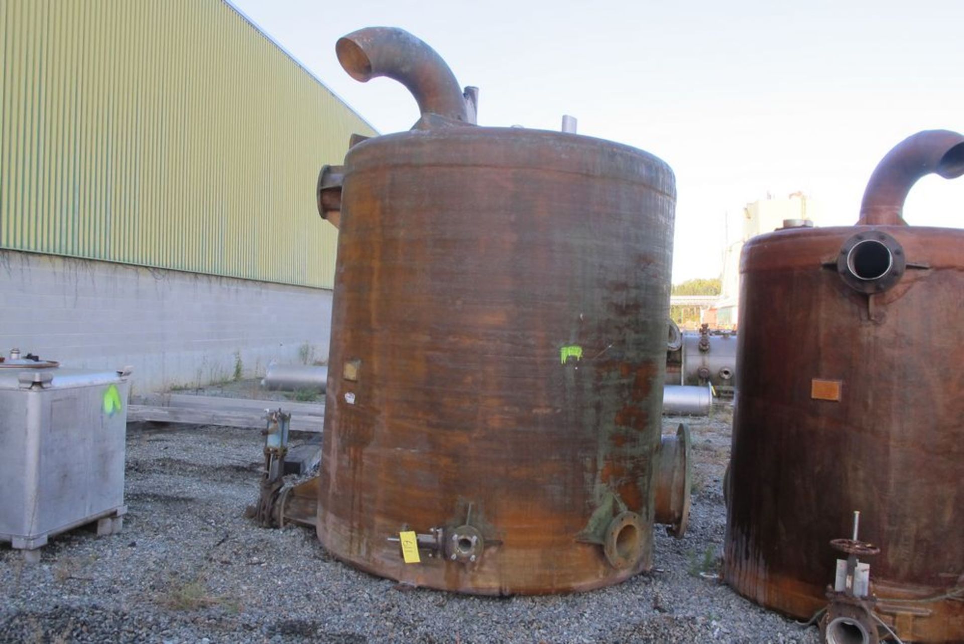 TYWOOD INDUSTRY SCREENED WASH WATER FIBERGLASS TANK W/2 VALVES (NORTH OF 50 WHSE - IN YARD)