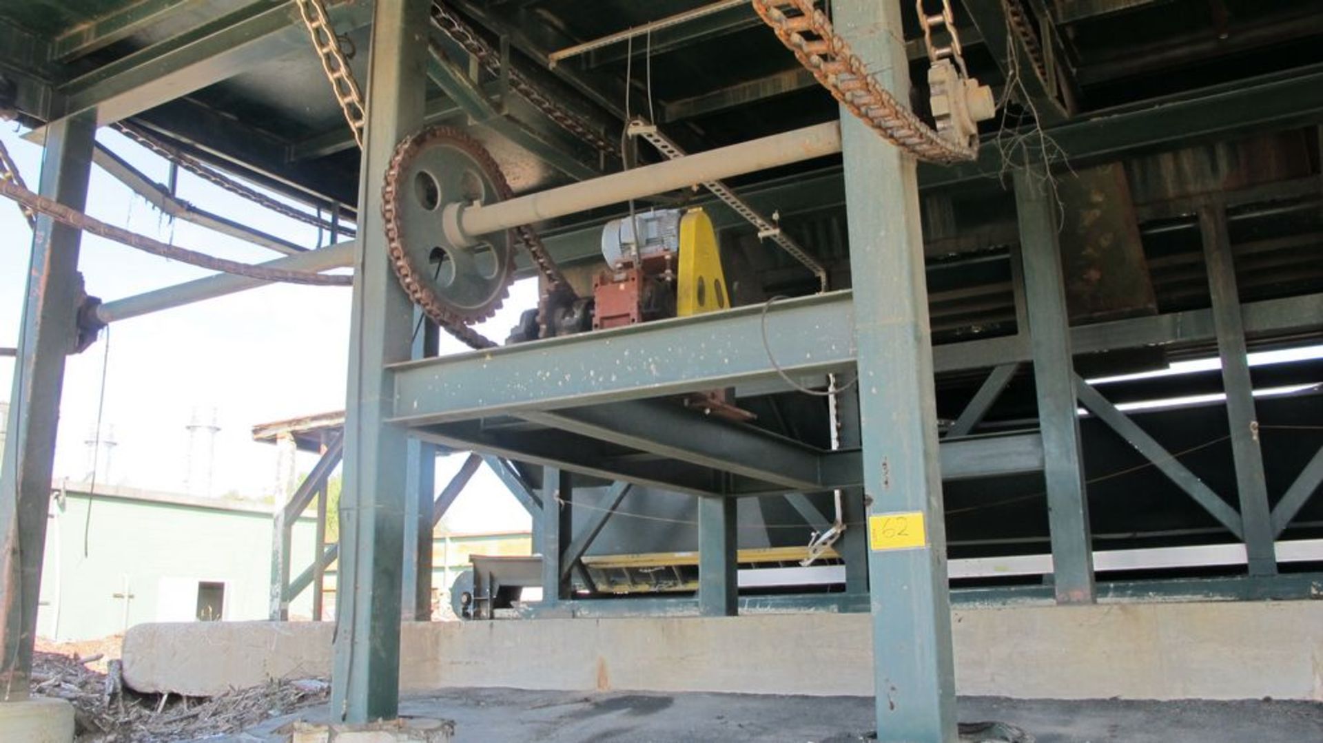 LOG LOADING DECK, 7 CHAIN BELT DRIVERS W/2 - 25 HP DRIVES, FEEDING 4 CHAIN BELT TRANSFER CONVEYOR - Image 2 of 6