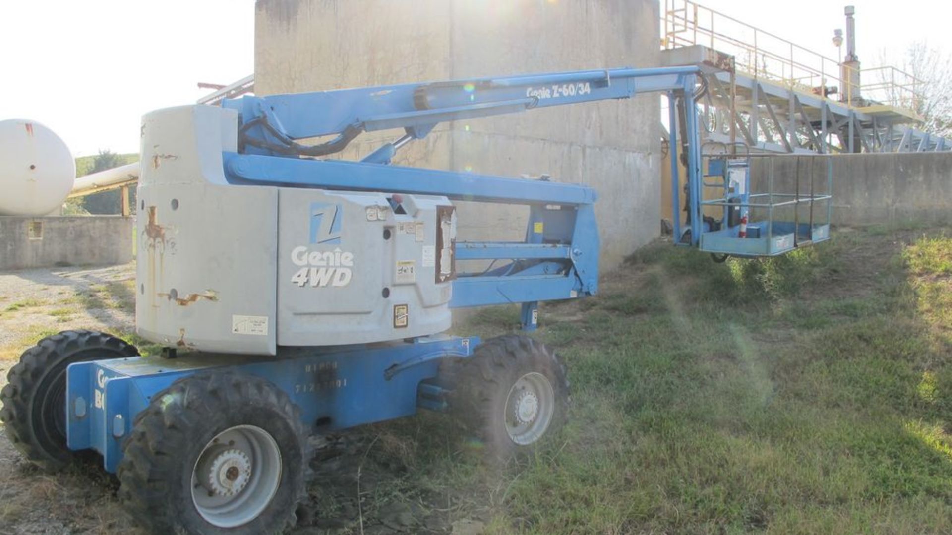 GENIE 2060/34, 4 WD BOOM MAN LIFT, S/N 046G21166 (NEEDS REPAIR) (AREA 21 OUTSIDE WASTE WATER - Image 8 of 8