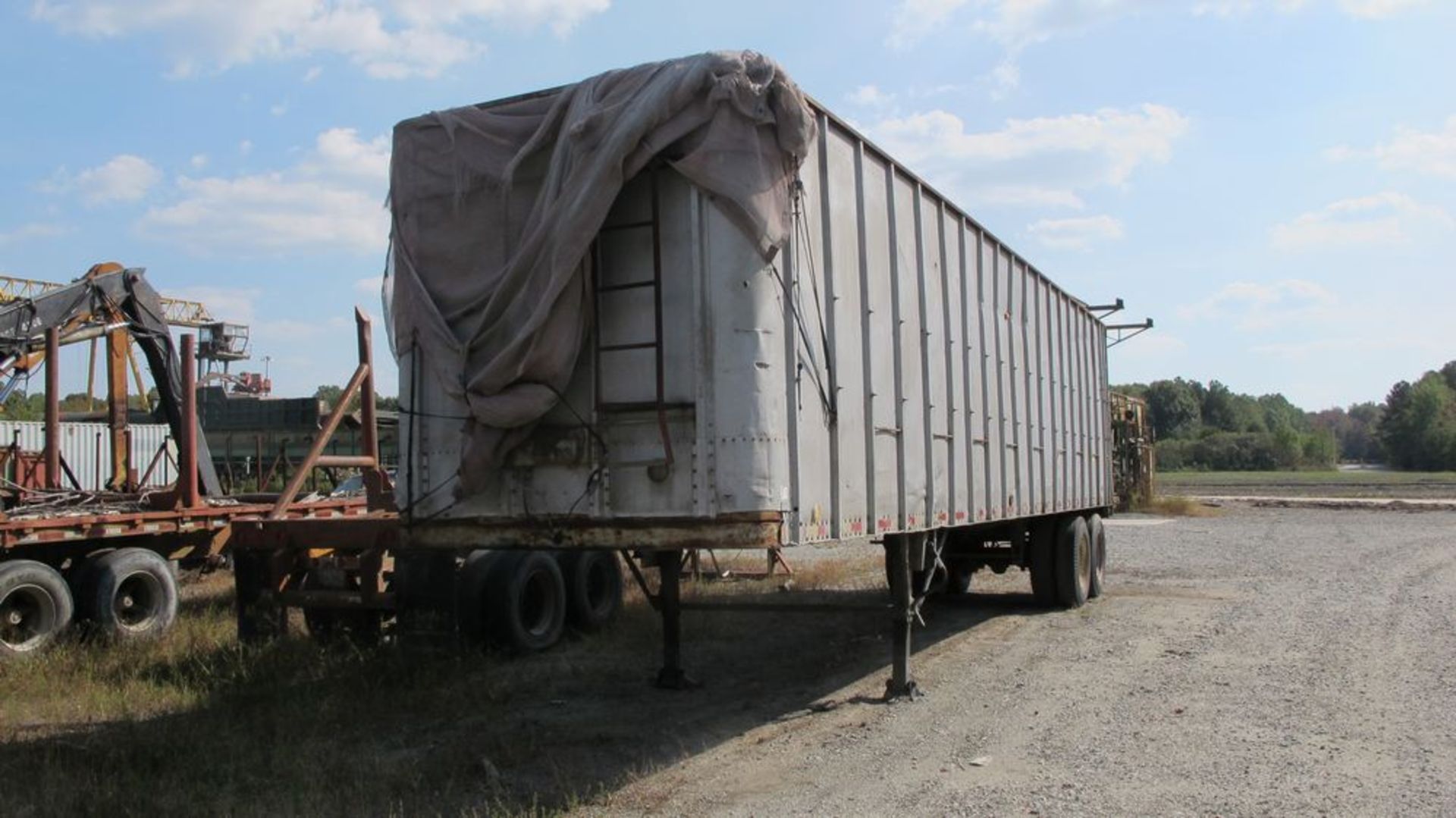 40' LONG OPEN TOP TRAILER (AREA 28 - WEST WOOD YARD) - Image 4 of 6