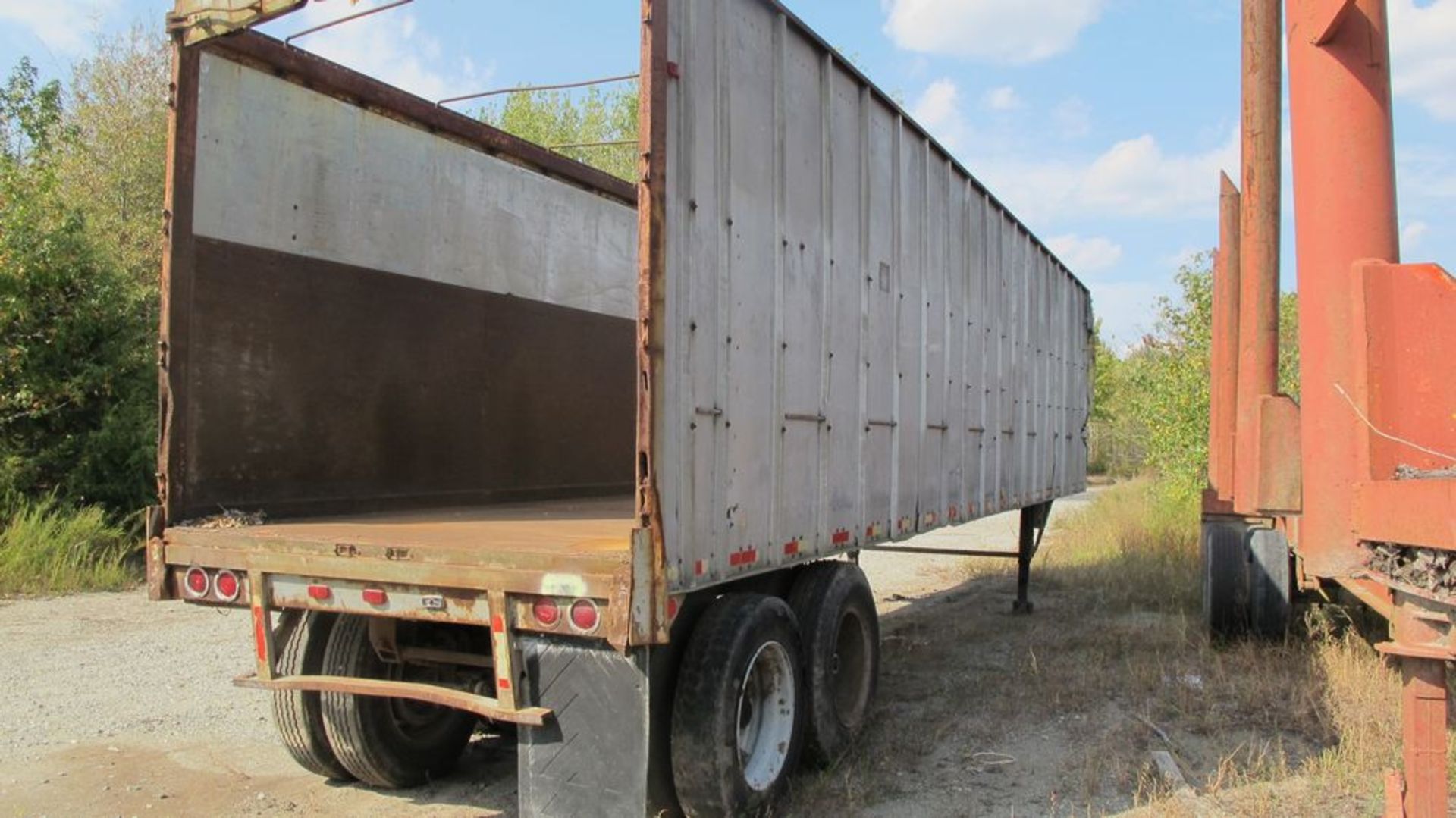 40' LONG OPEN TOP TRAILER (AREA 28 - WEST WOOD YARD) - Image 3 of 6