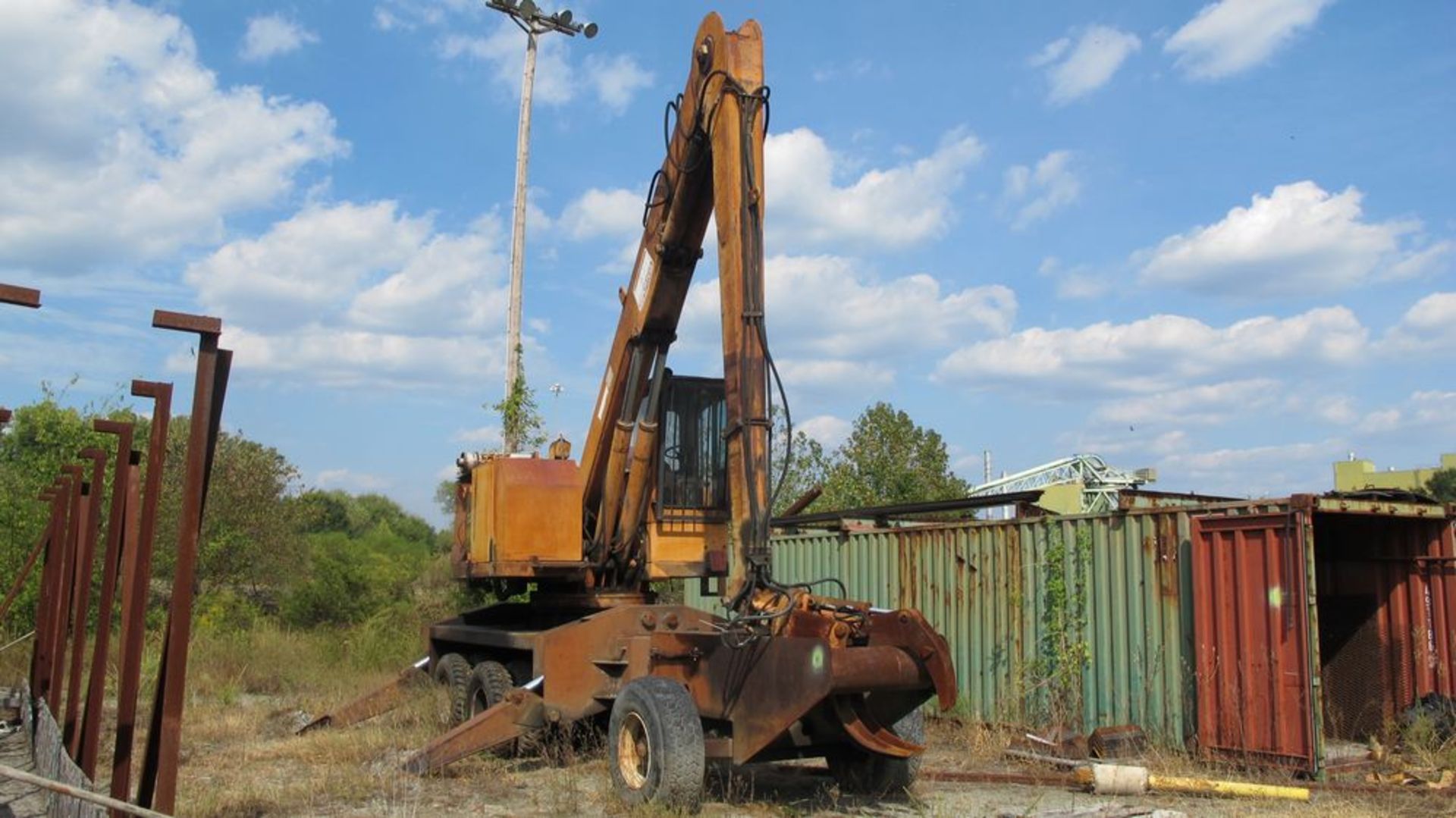 BARKO 350 KNUCKLE BOOM W/GRAPPLE (WEST WOOD YARD) WHITE MACK TRACTOR 1971 DM-607 YARD TRACTOR, VIN - Image 2 of 11