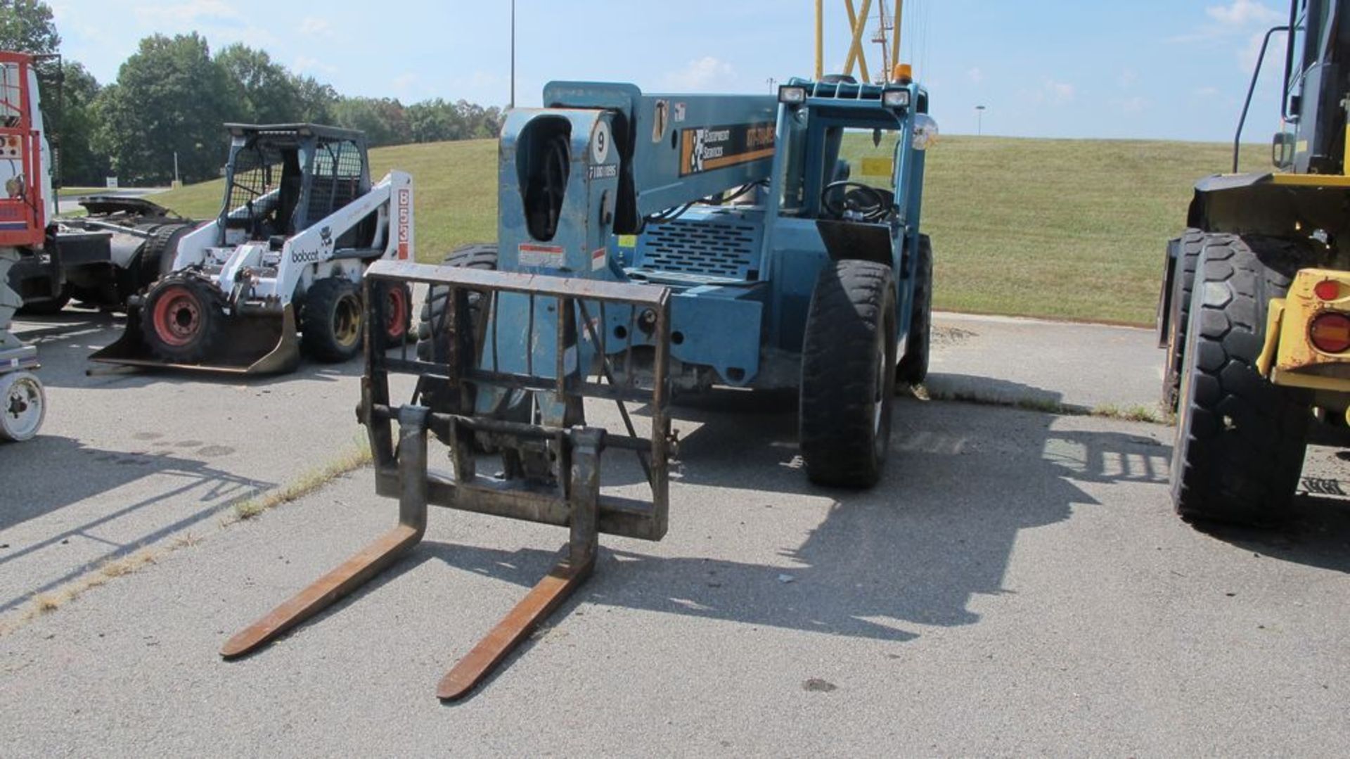 JLG TELESCOPING BOOM MATERIAL HANDLER 53406/9/10/540 (NEEDS REPAIR) (WAREHOUSE 30 - PARKING LOT)