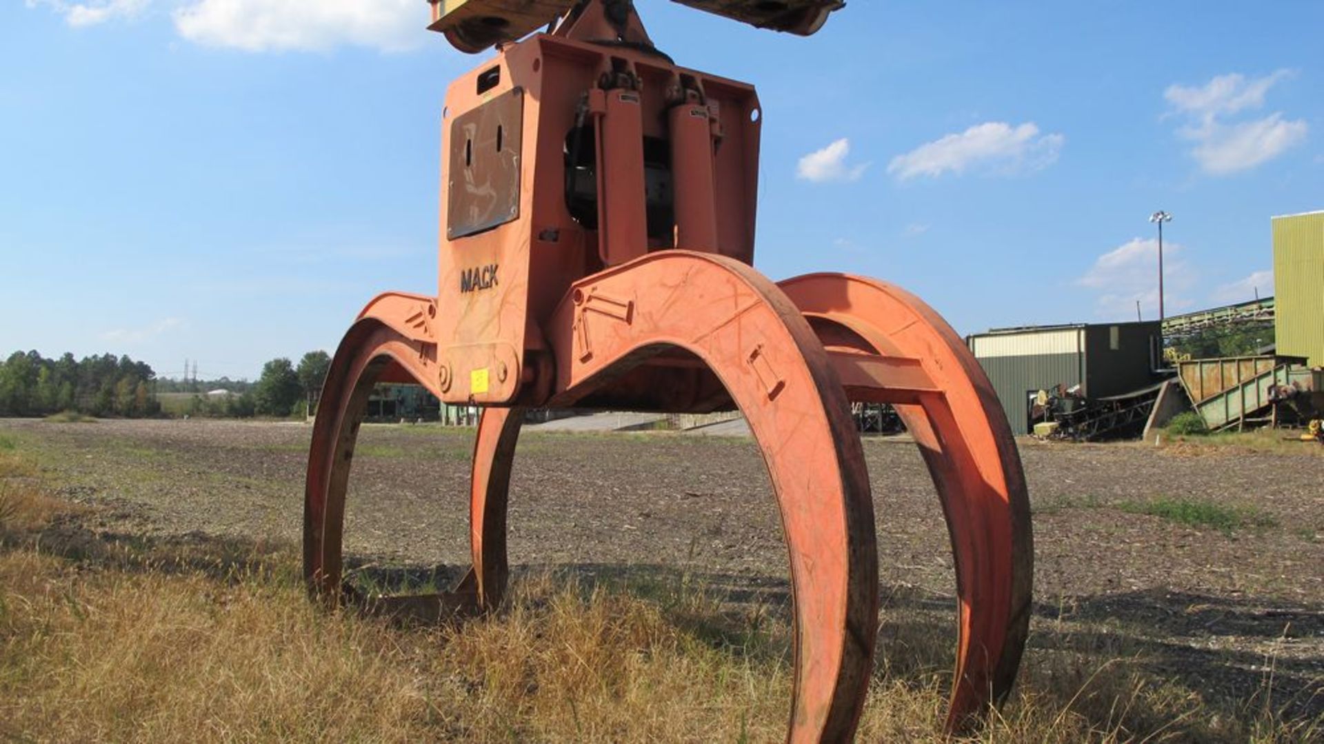 MACK HYDRAULIC GRAPPLE (ON CRANE), APPROX 12' - 16' TALL), (SPARE) APPROX 12' - 16' TALL (WOOD - Image 2 of 2