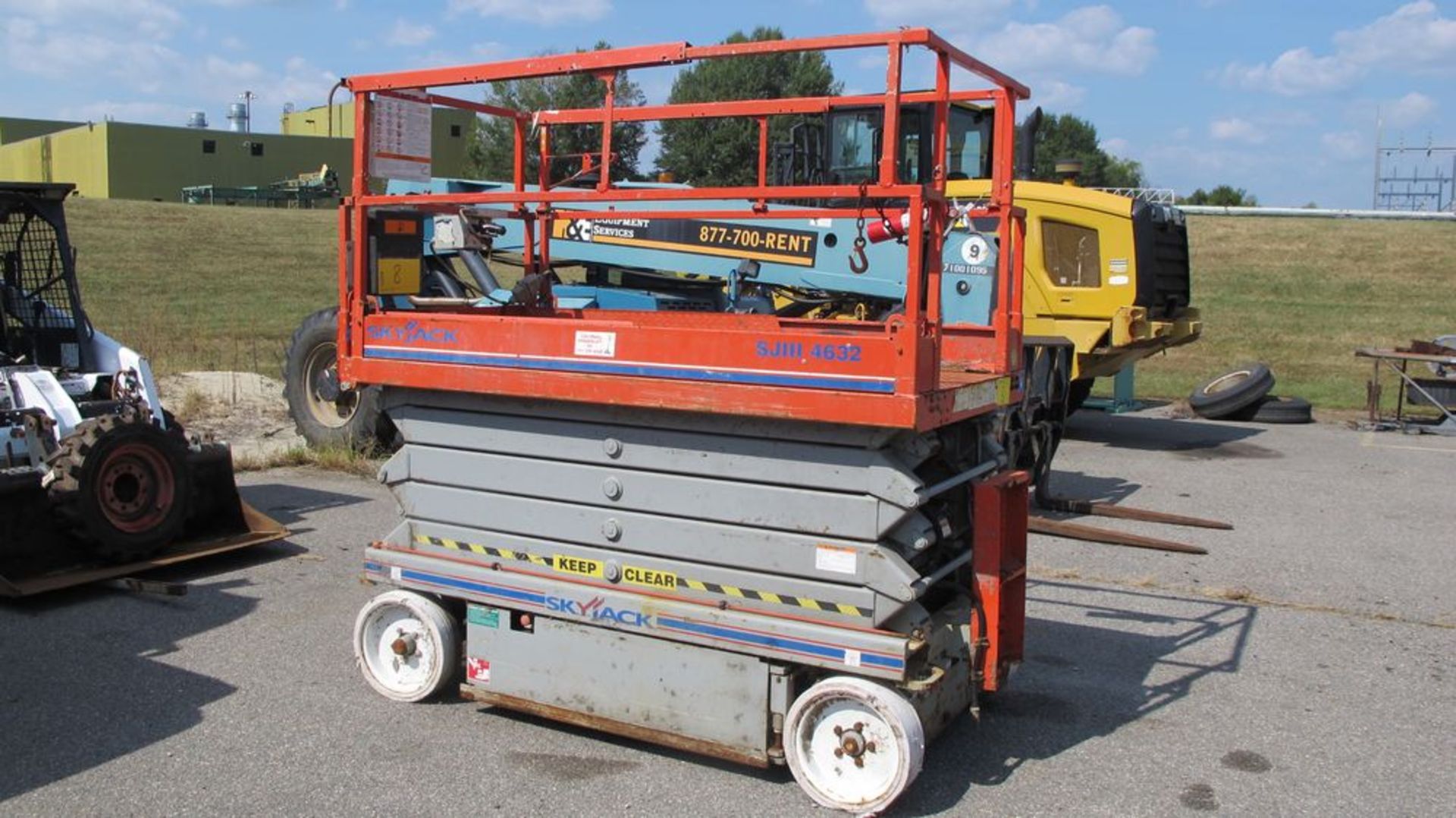 SKYJACK SJ111 SCISSOR LIFT (NEEDS REPAIR) (WAREHOUSE 30 - PARKING LOT) - Image 8 of 8