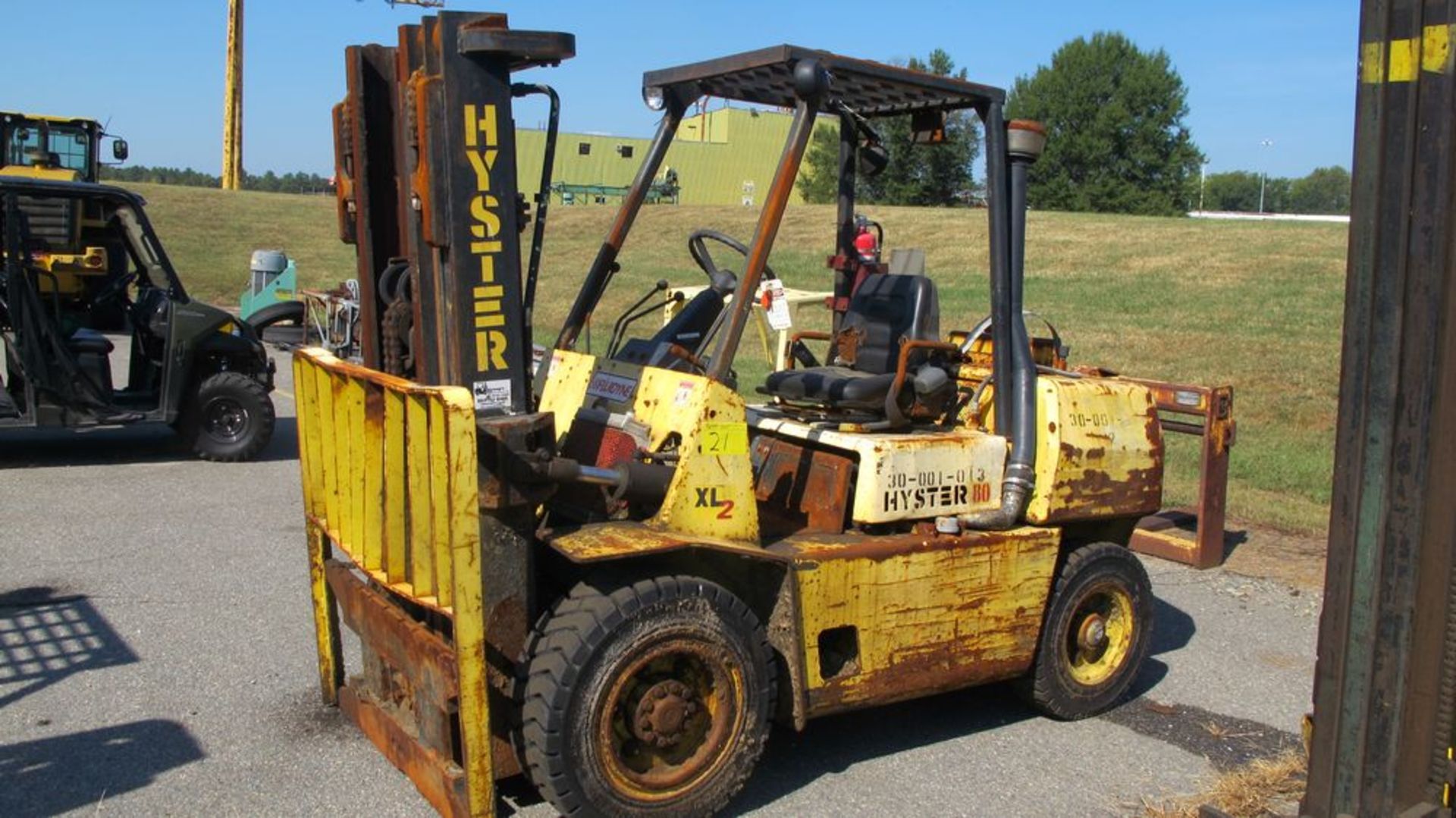 HYSTER H80XL PROPANE FOR TRUCK (NEEDS REPAIR), 5000 LB CAP, 3 STAGE, 170" LIFT, SOLID TIRES, (NO