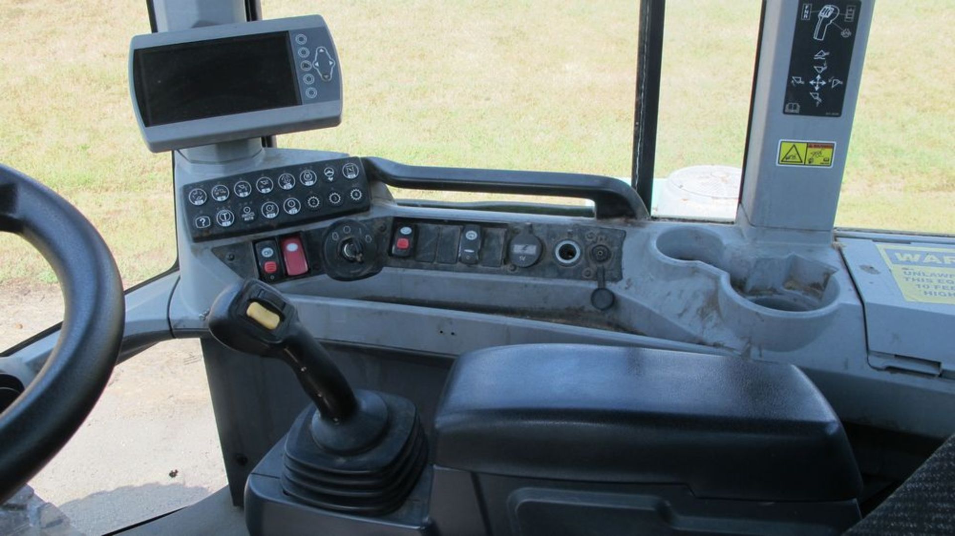 CATERPILLAR 924K FRONT END LOADER (NEEDS REPAIR) (WOOD YARD - PARKING LOT) - Image 13 of 15