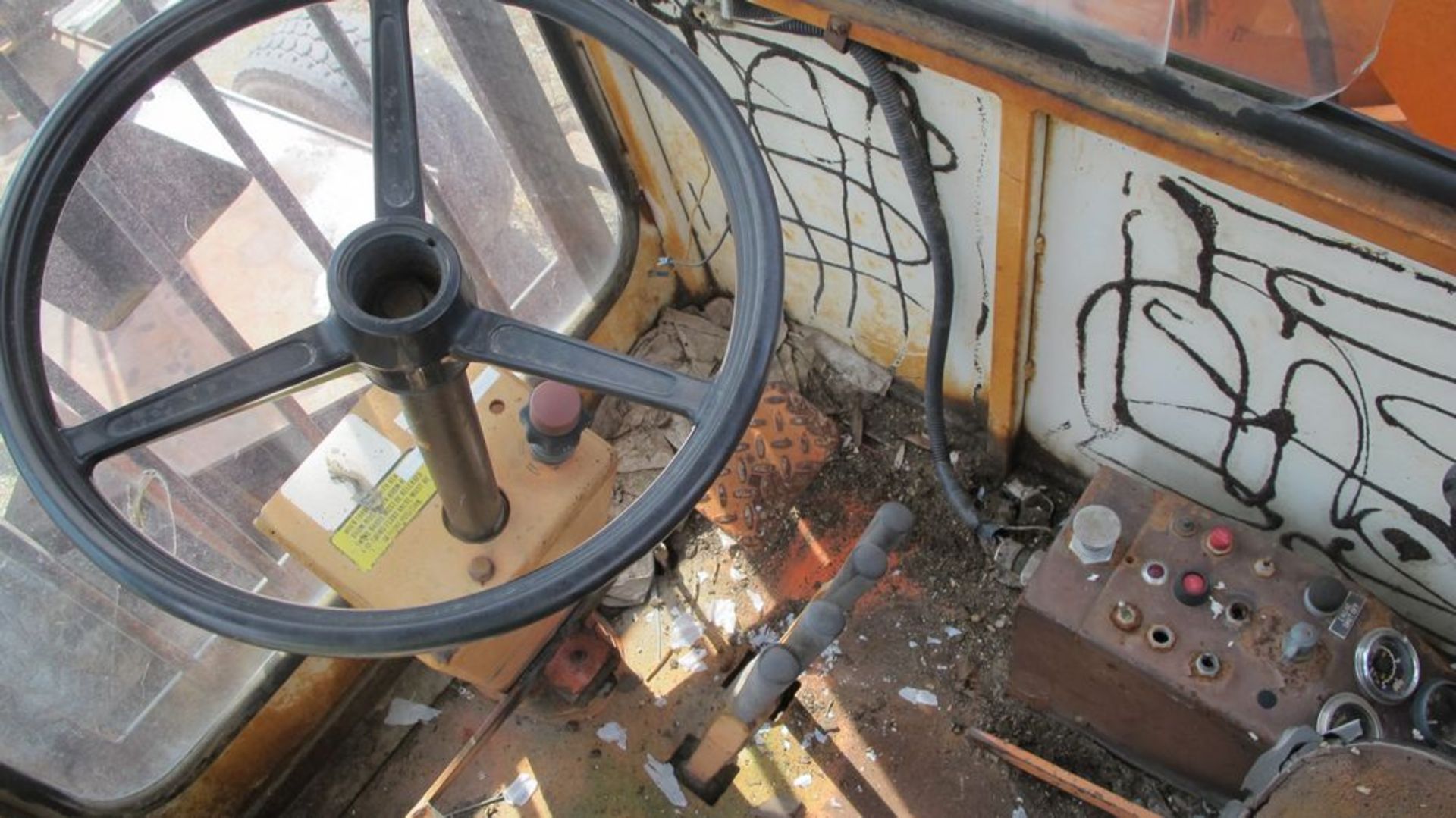 BARKO 350 KNUCKLE BOOM W/GRAPPLE (WEST WOOD YARD) WHITE MACK TRACTOR 1971 DM-607 YARD TRACTOR, VIN - Image 8 of 11