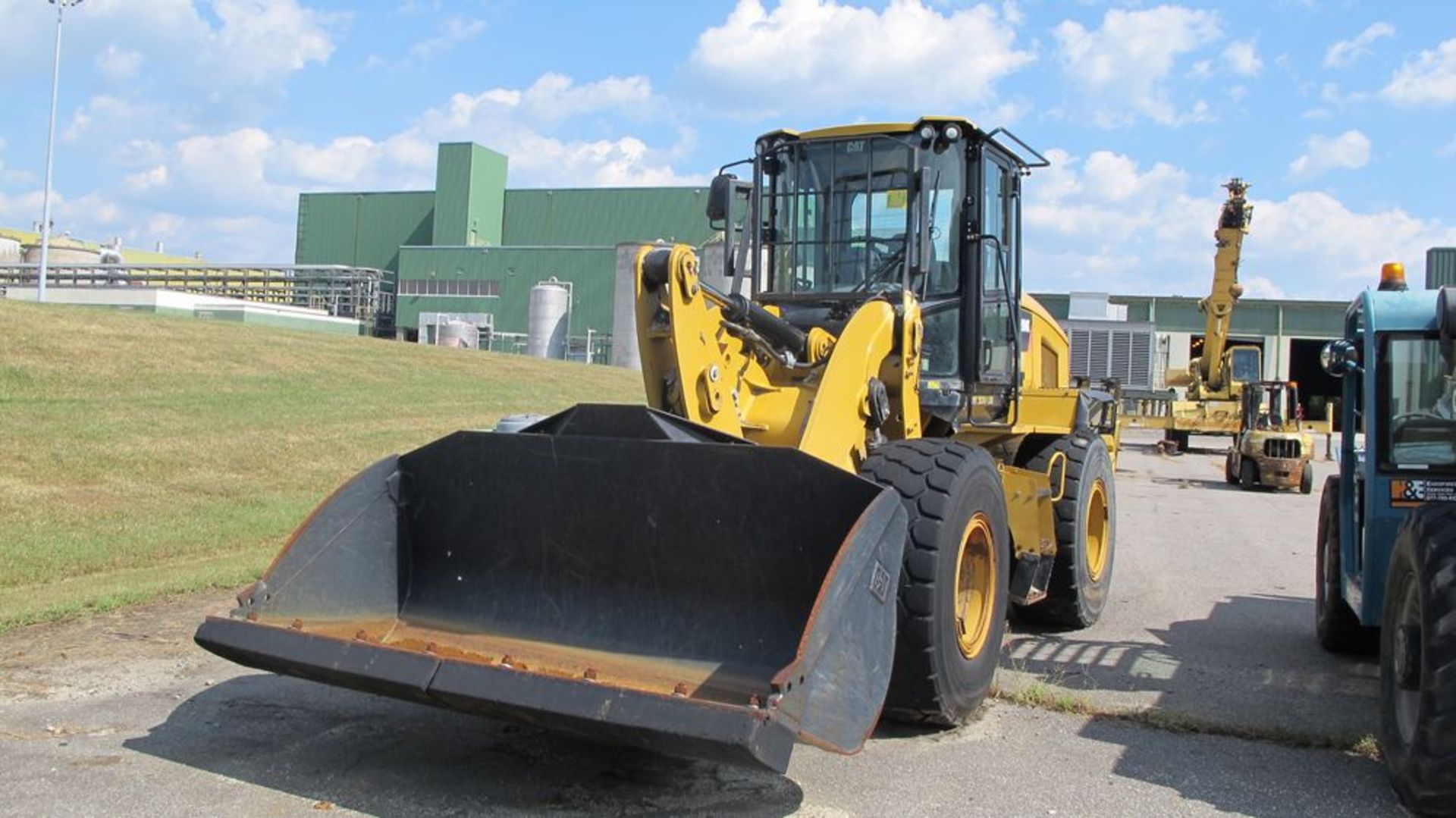 CATERPILLAR 924K FRONT END LOADER (NEEDS REPAIR) (WOOD YARD - PARKING LOT) - Image 9 of 15