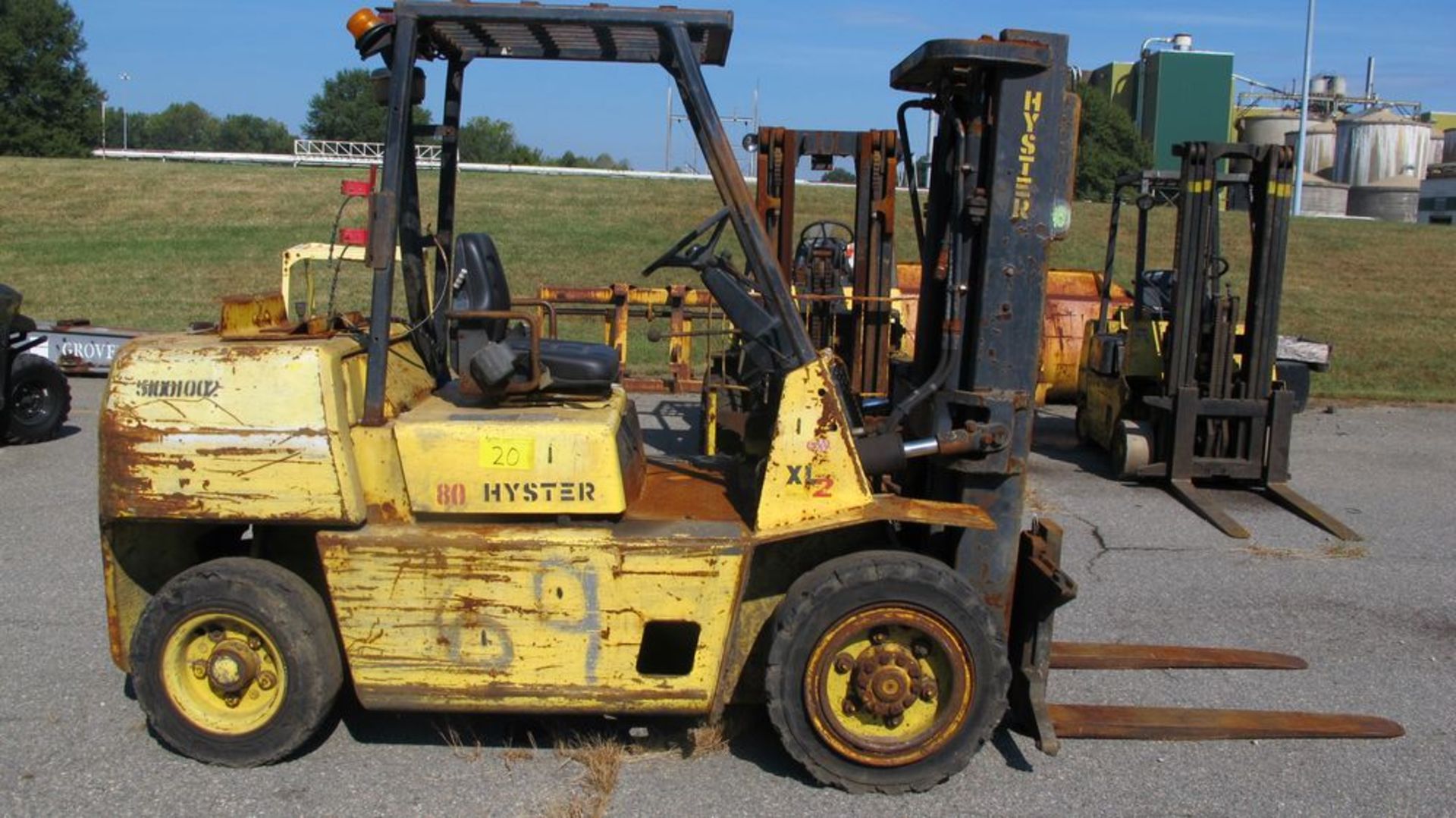 HYSTER H80XL PROPANE FORK TRUCK (NEEDS REPAIR), 5000 LB CAP (NO PROPANE TANK), S/N G005D13026V (