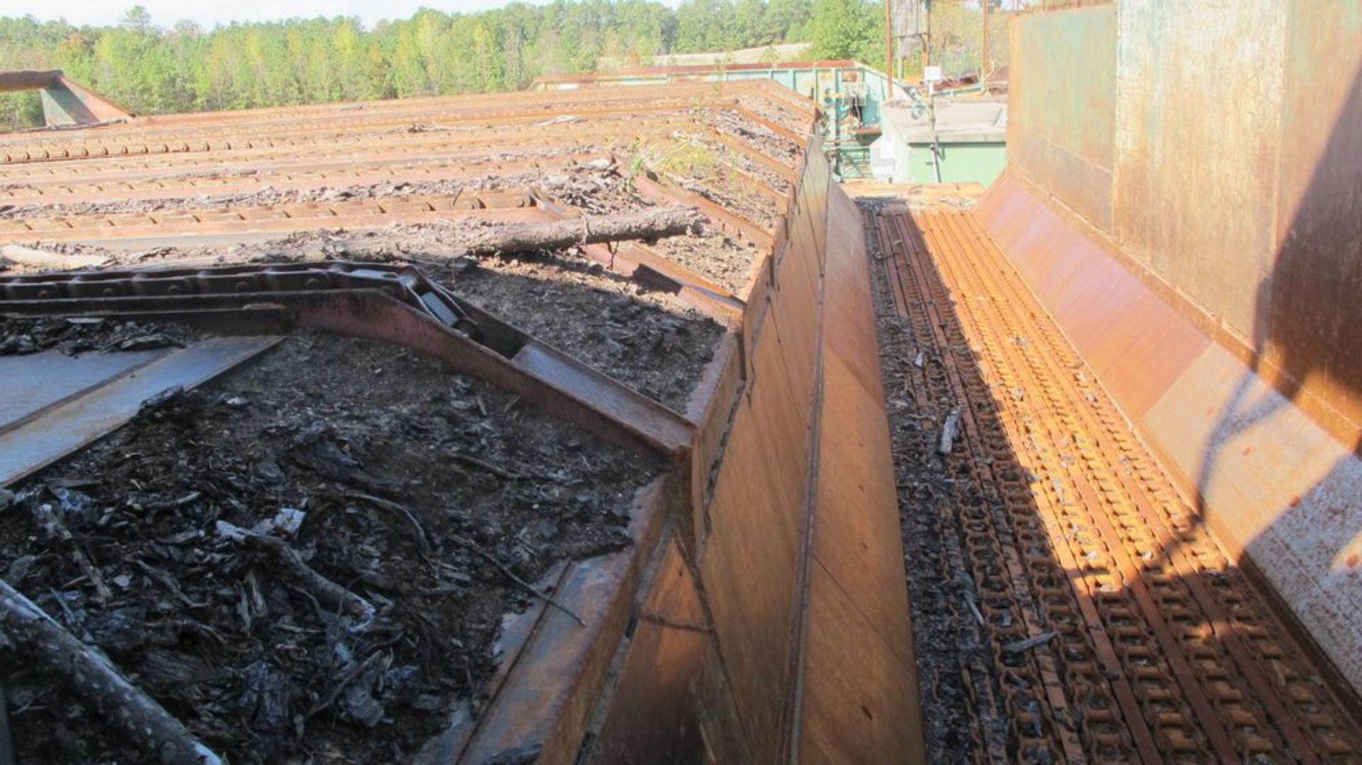 LOG LOADING DECK, 7 CHAIN BELT DRIVERS W/2 - 25 HP DRIVES, FEEDING 4 CHAIN BELT TRANSFER CONVEYOR - Image 6 of 6