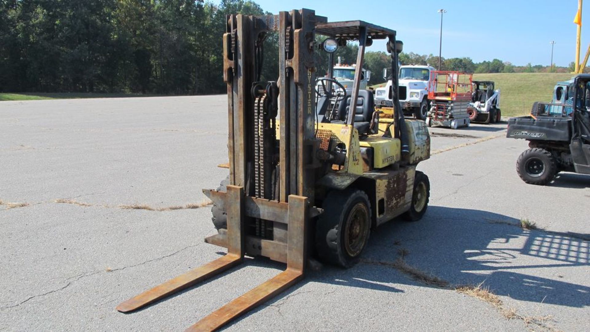 HYSTER H80XL PROPANE FORK TRUCK (NEEDS REPAIR), 5000 LB CAP (NO PROPANE TANK), S/N G005D13026V ( - Image 5 of 8