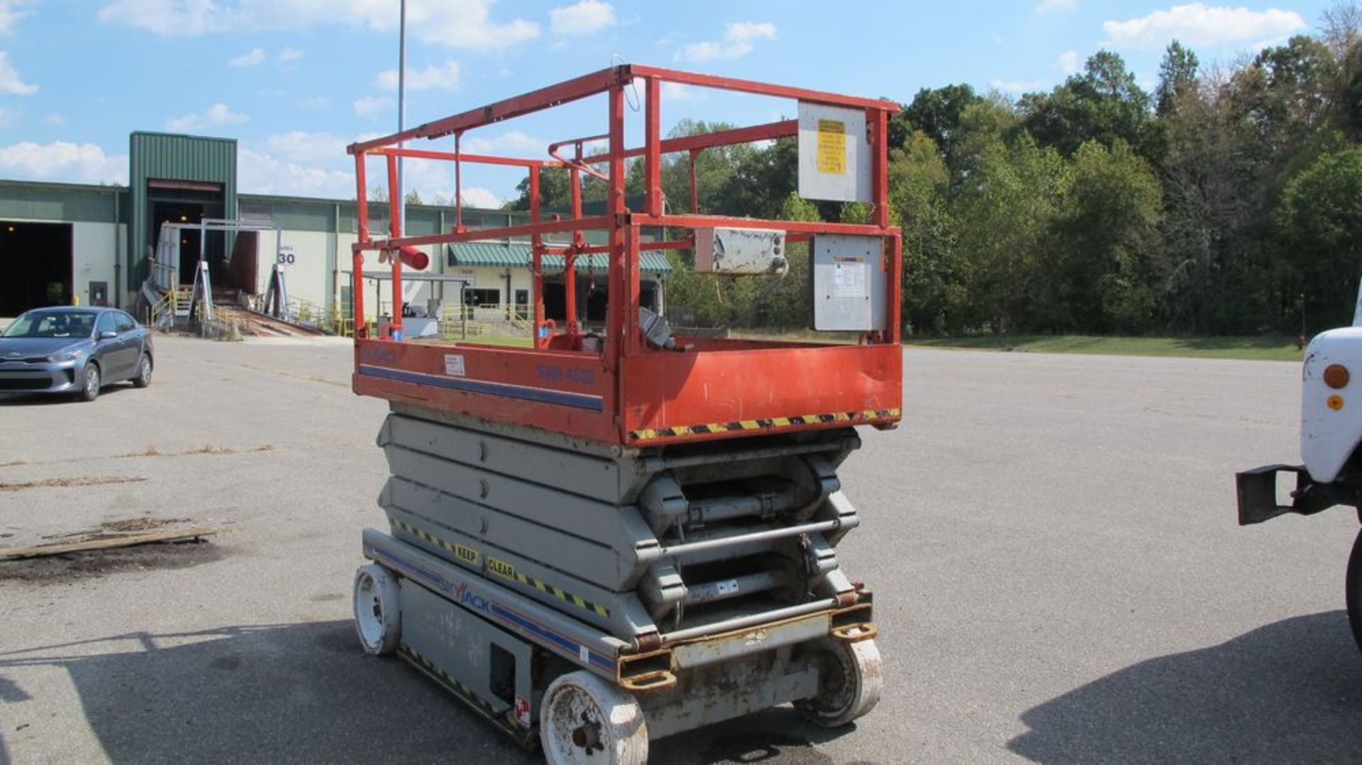 SKYJACK SJ111 SCISSOR LIFT (NEEDS REPAIR) (WAREHOUSE 30 - PARKING LOT) - Image 5 of 8