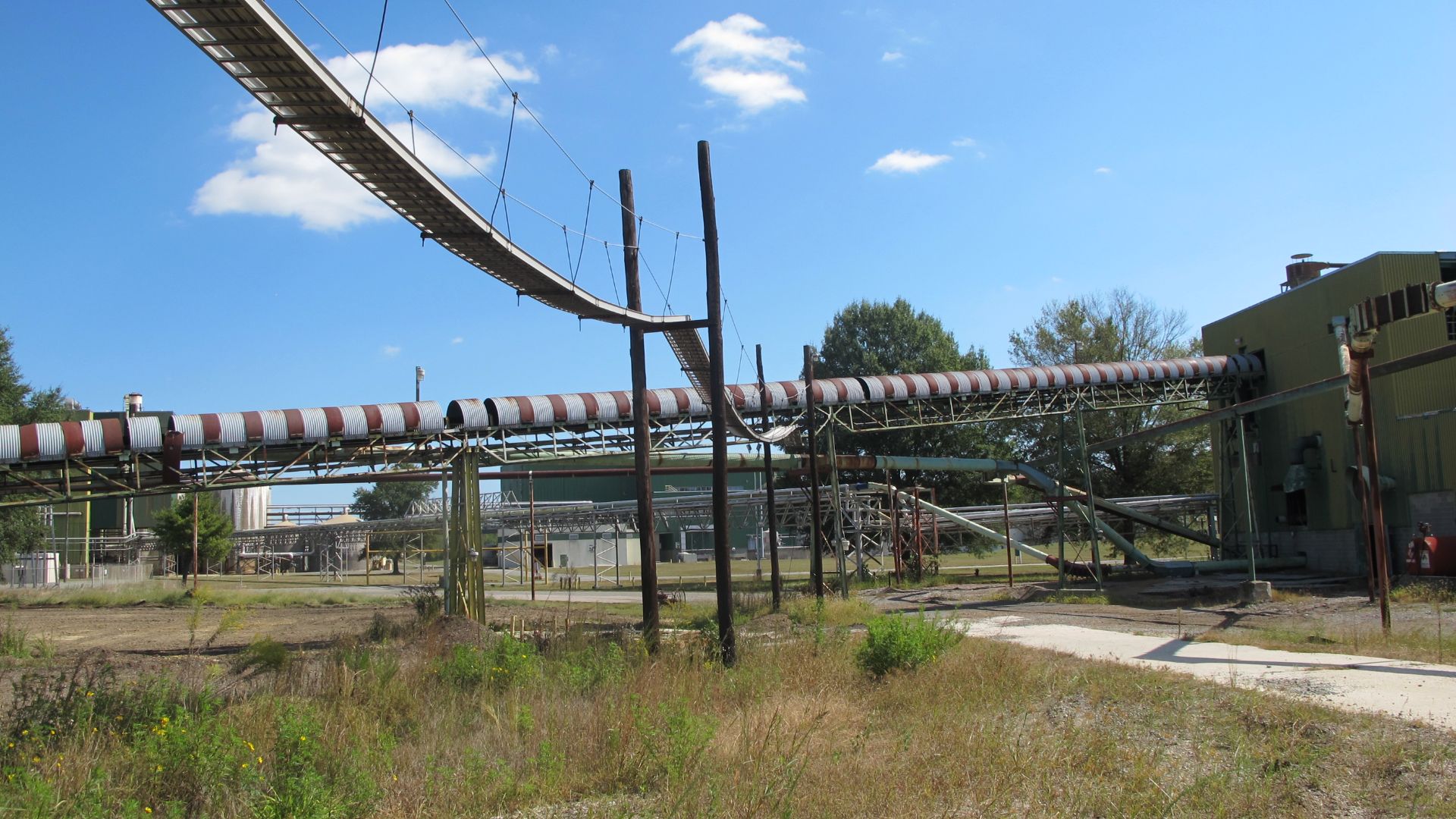 LARGE QTY OF ASST. TECH CABLE, COPPER WIRE, ETC. THROUGHOUT SITE TO INCLUDE: APPROX 200' OF TECH - Image 16 of 43