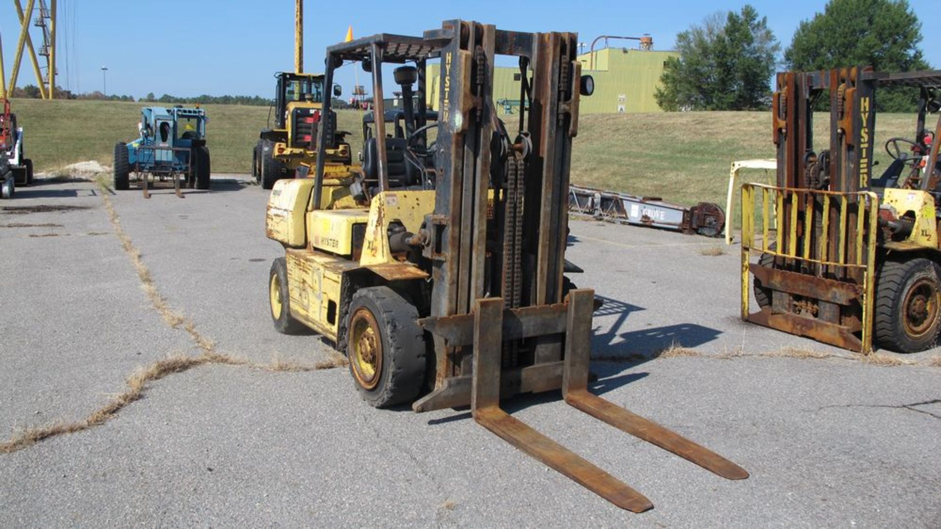 HYSTER H80XL PROPANE FORK TRUCK (NEEDS REPAIR), 5000 LB CAP (NO PROPANE TANK), S/N G005D13026V ( - Image 6 of 8