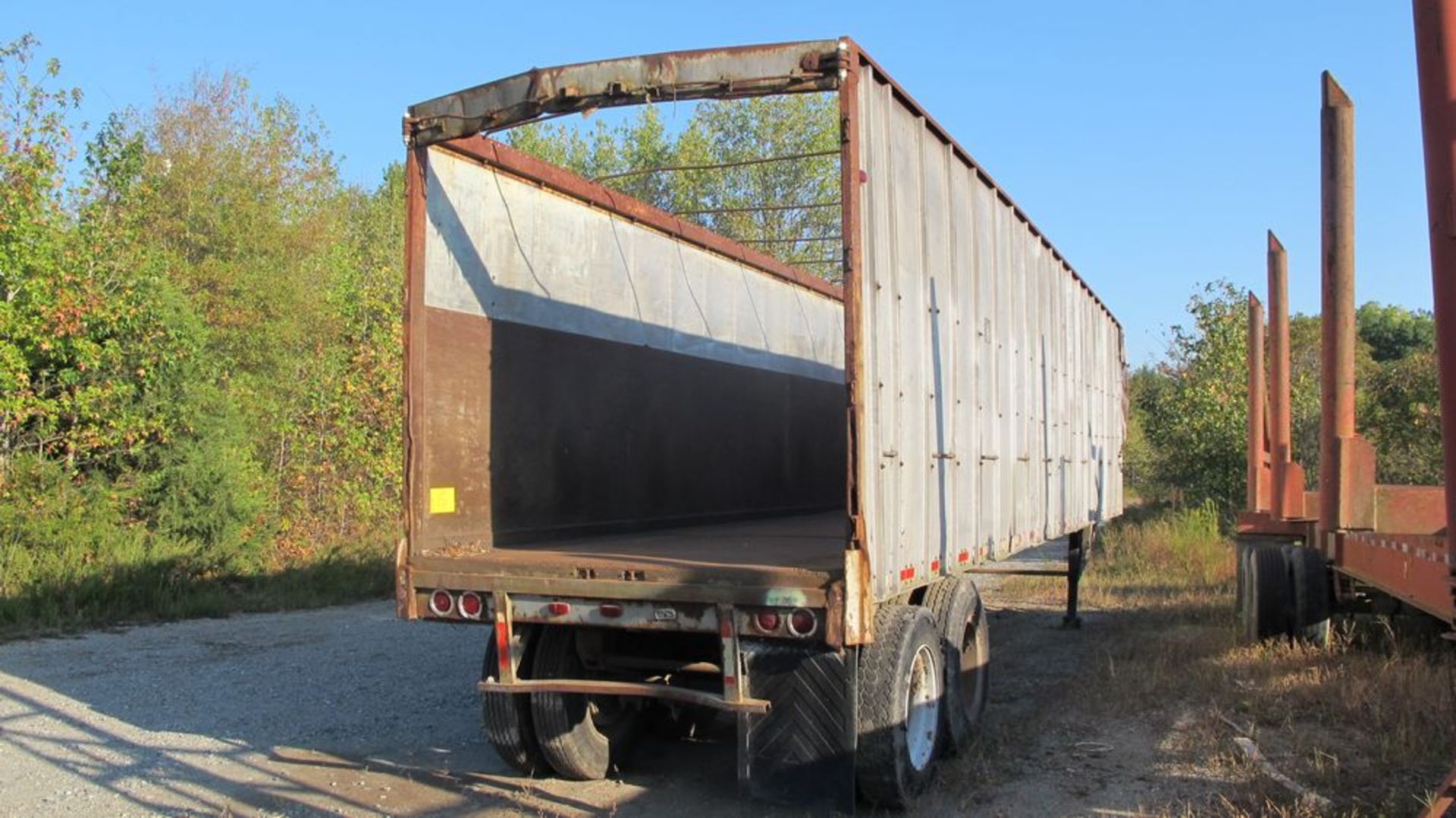 40' LONG OPEN TOP TRAILER (AREA 28 - WEST WOOD YARD) - Image 6 of 6