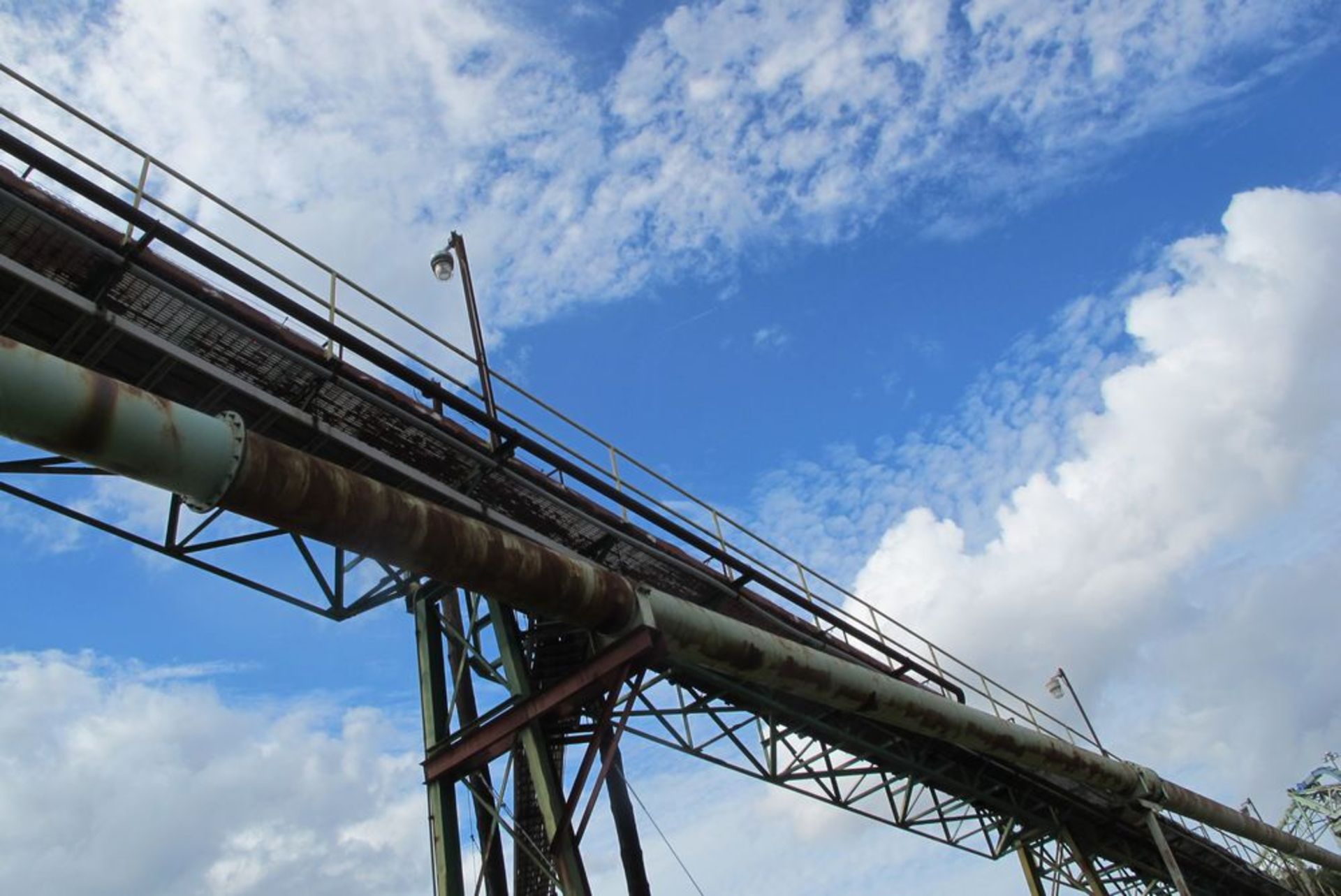 280'L RUBBER BELT INCLINE CONVEYOR (COBRA TOWER TO WOOD BUILDING, 3RD LEVEL) INCL 7 SUPPORT - Image 9 of 12