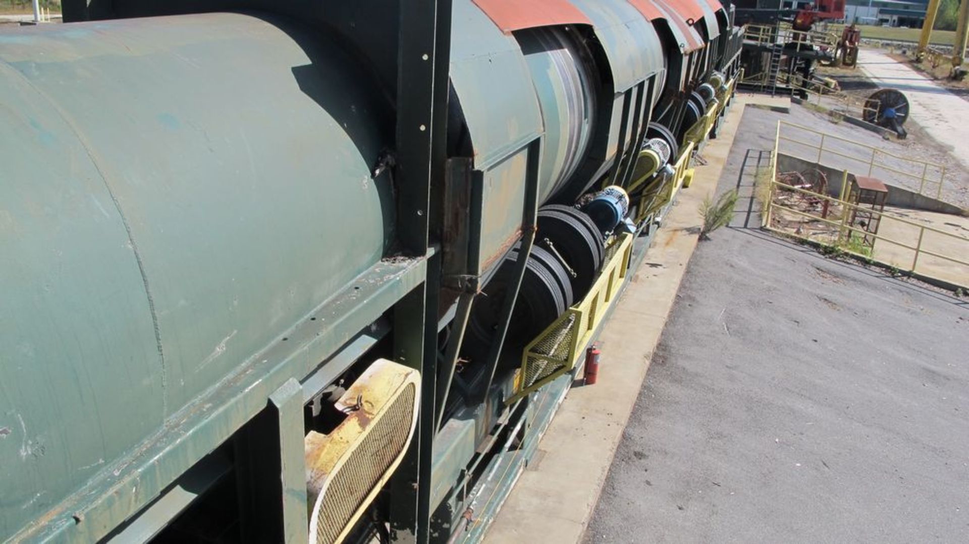 ROTARY SCALING/DEBARKING TUNNEL (APPROX 60L) W/8 - 50 HP MOTORS, 8 TRUCK TIRE AXILS W/4 TRANSPORT - Image 4 of 12