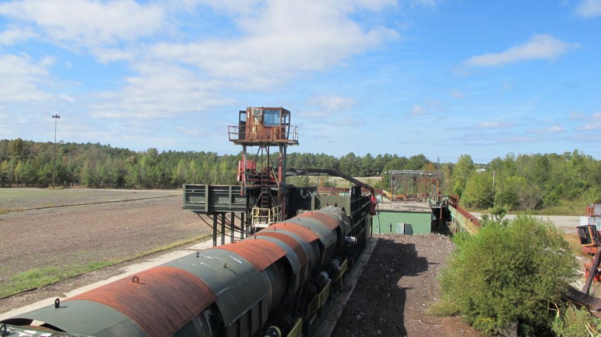 ROTARY SCALING/DEBARKING TUNNEL (APPROX 60L) W/8 - 50 HP MOTORS, 8 TRUCK TIRE AXILS W/4 TRANSPORT - Image 11 of 12