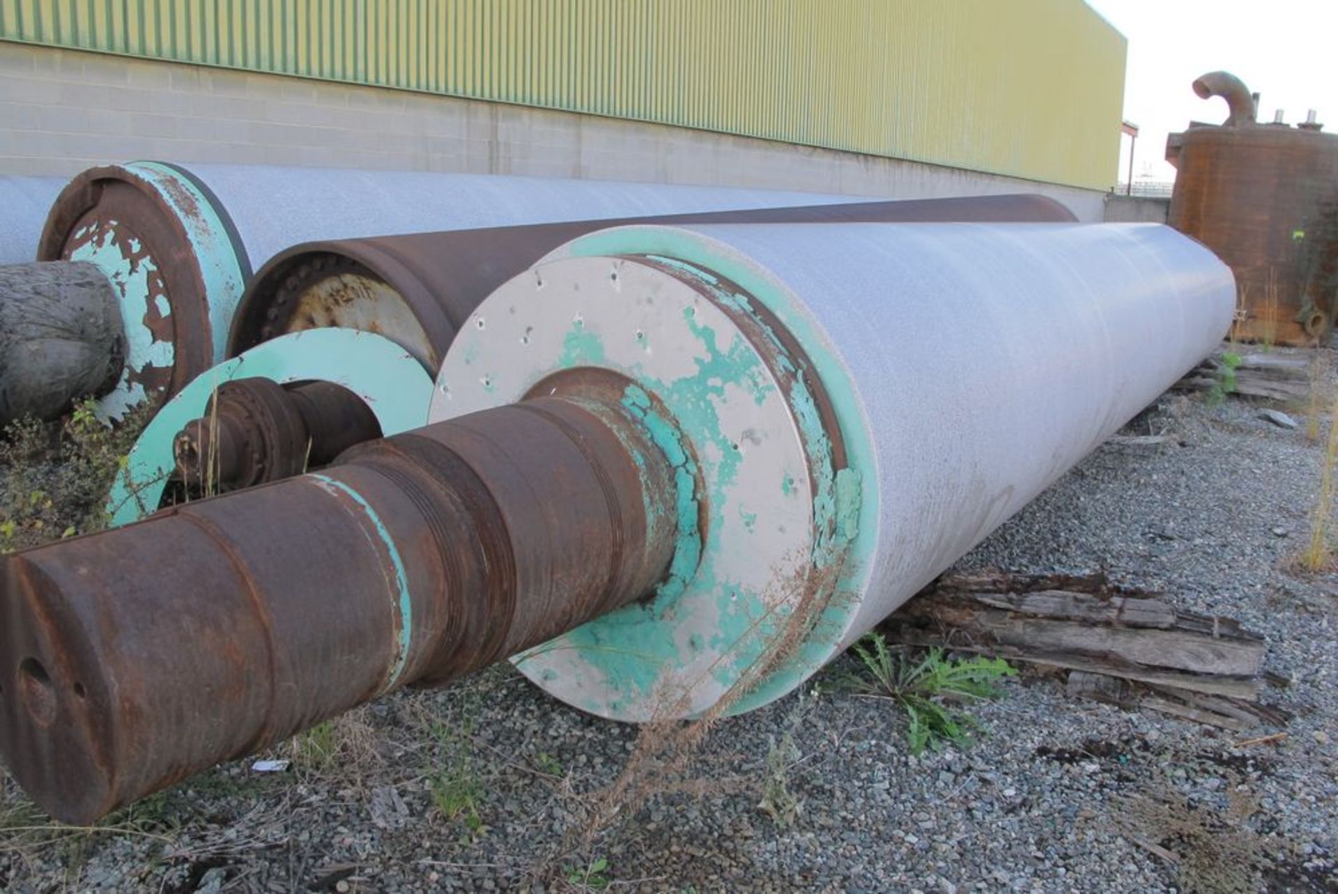 METAL AND GRANITE PRESS ROLLER, APPROX 30'L (NORTH OF 50 WHSE - IN YARD) - Image 2 of 2