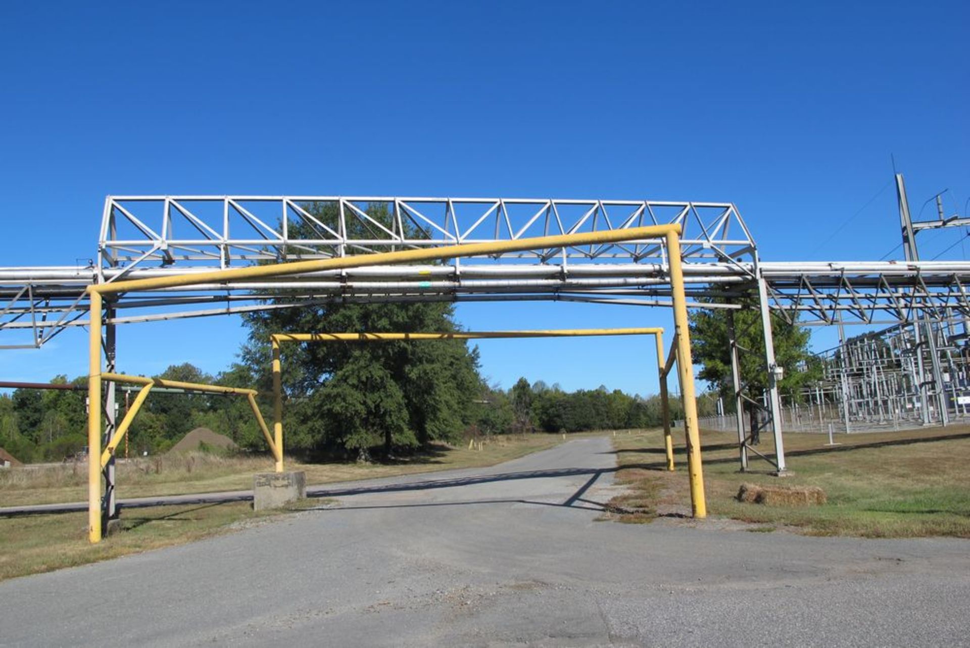 APPROX 380'L WIRE PIPE AND STRUCTURAL FEED TO BUILDING 37, 7 SUPPORT STANDS, LAST 2 TOWERS AT 37 - Image 11 of 16