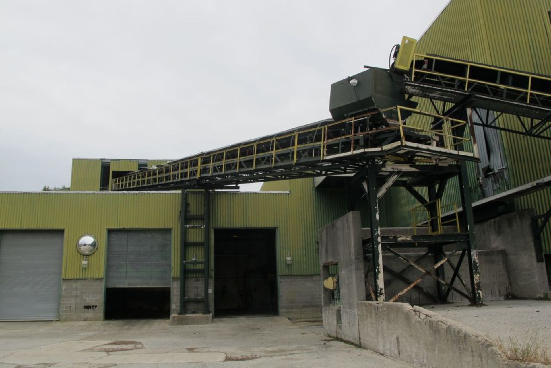 LOT OF 2 45"W INCLINE RUBBERT BELT CONVEYORS 80'L AND 120'L FROM CHIPPER BLDG TO TOP FLOOR OF WOOD - Image 3 of 7