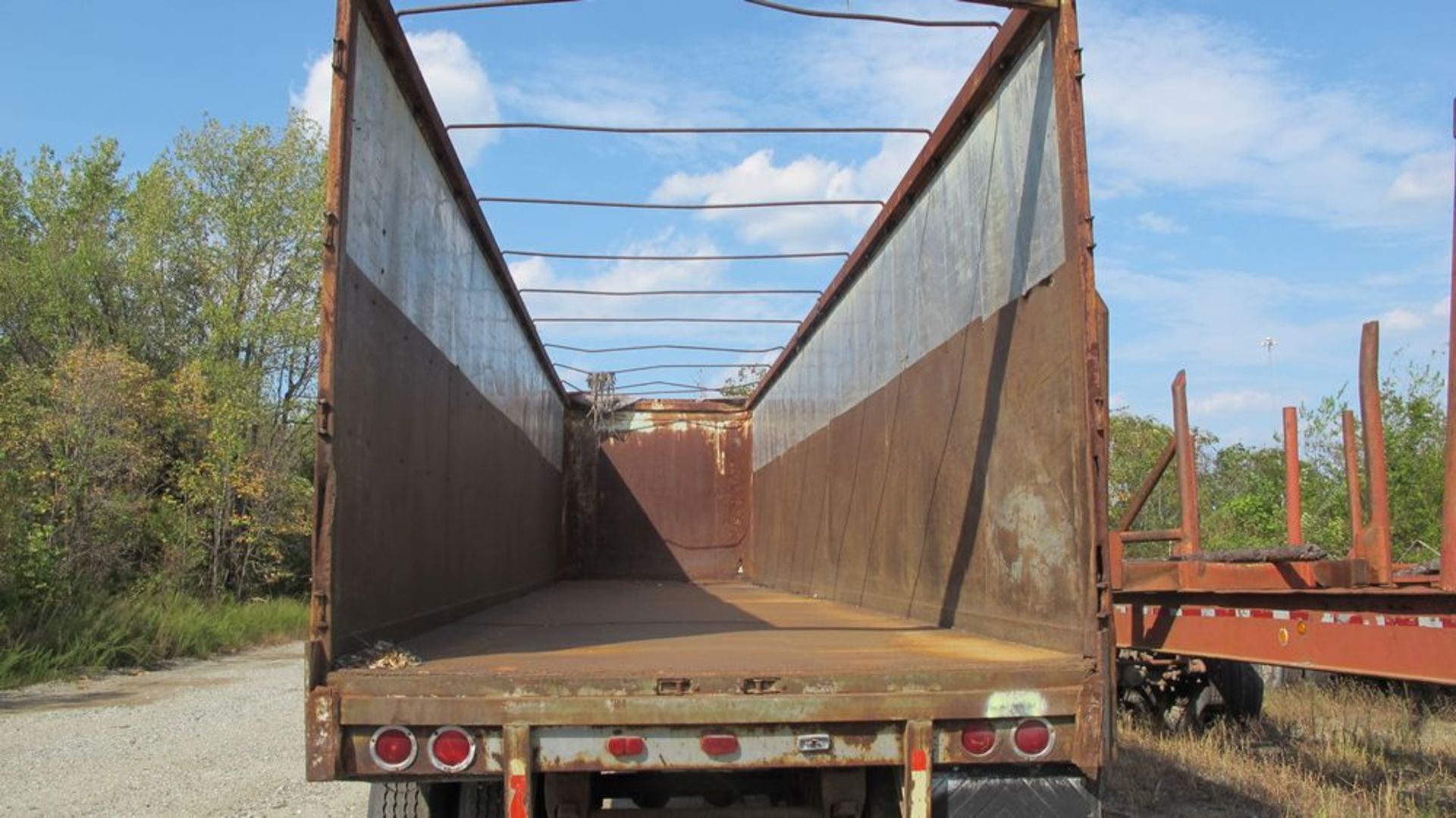 40' LONG OPEN TOP TRAILER (AREA 28 - WEST WOOD YARD) - Image 2 of 6