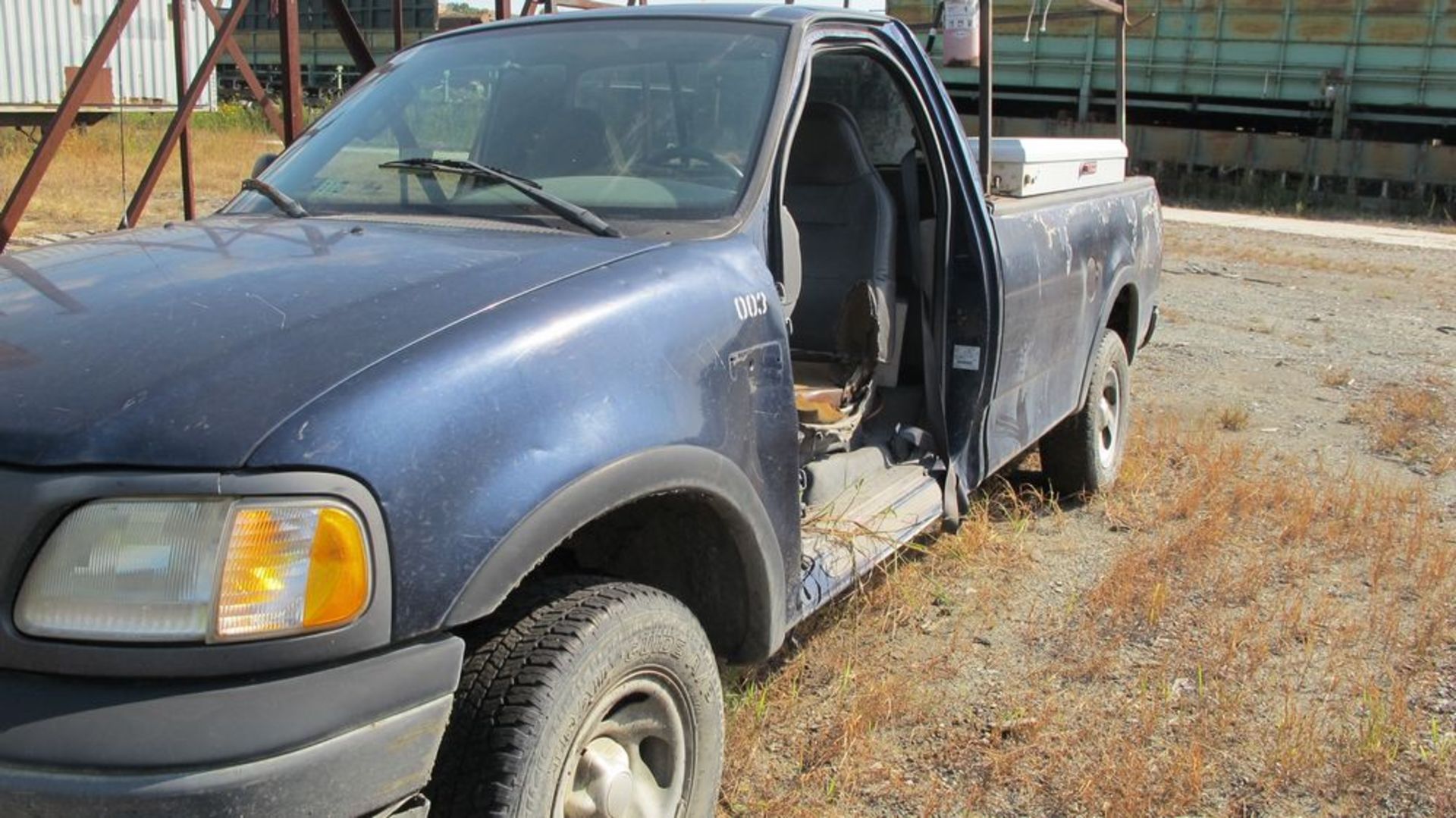 2003 FORD F150 PICKUP TRUCK (AS IS) (AREA 28 - WEST WOOD YARD) - Image 3 of 8