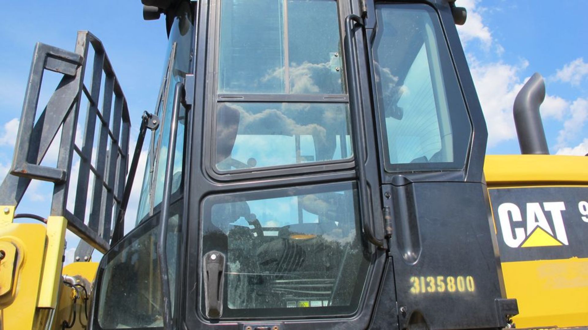 CATERPILLAR 924K FRONT END LOADER (NEEDS REPAIR) (WOOD YARD - PARKING LOT) - Image 8 of 15