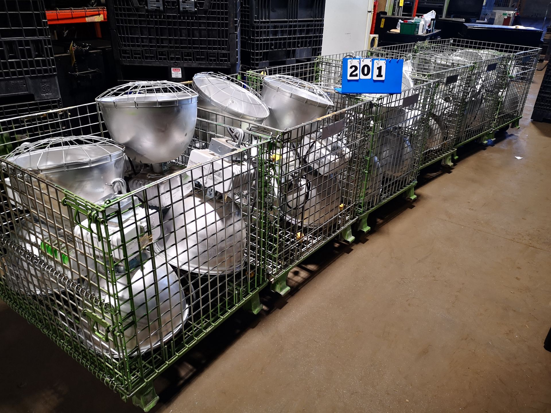 LOT OF (7) 40" X 32" X 30"PORTABLE WIRE CAGE/PLASTIC COLLAPSIBLE BINS W/ (36) 120V-400W MH HIGH