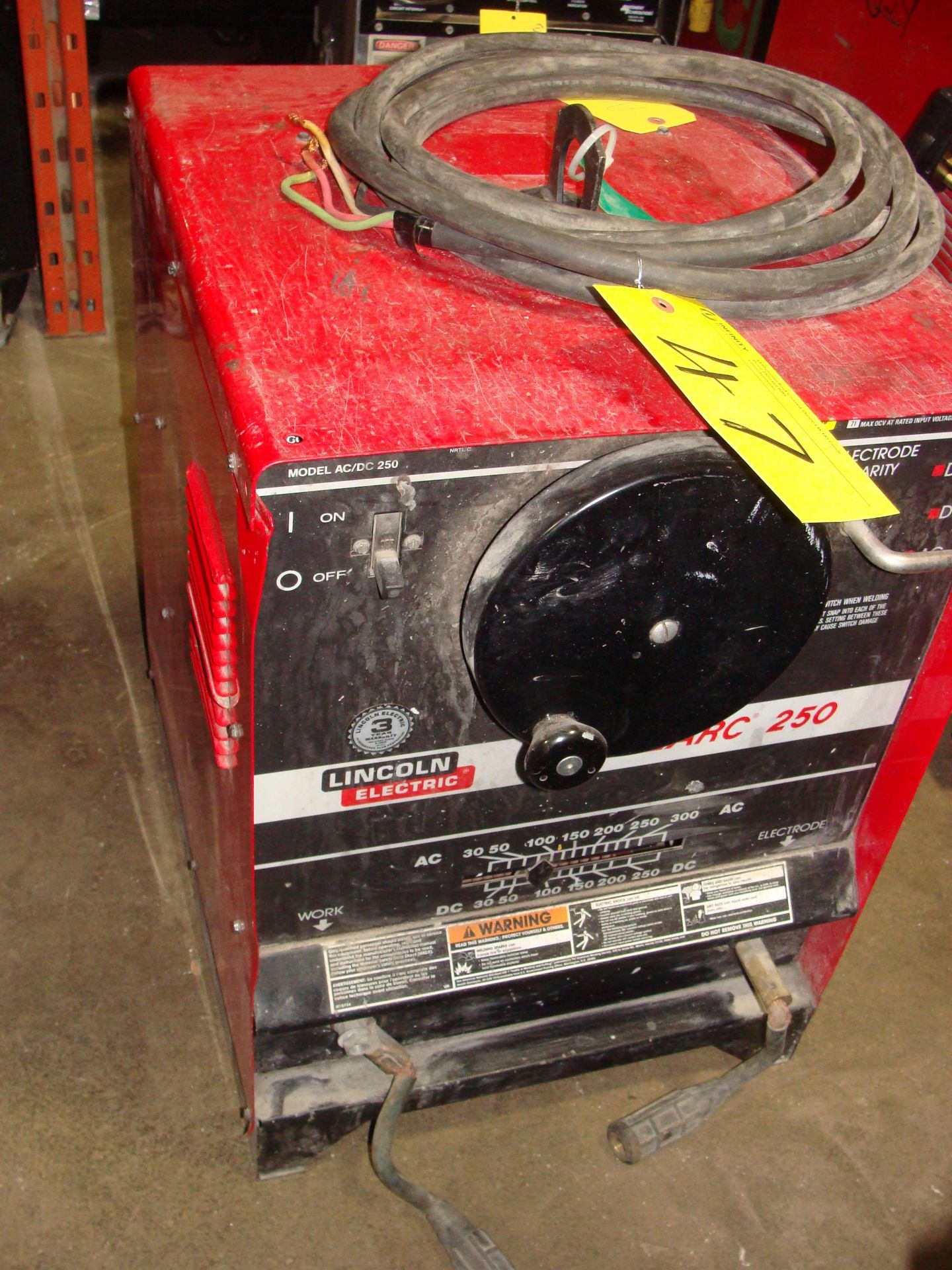 LINCOLN ELECTRIC IDEALARC 250 AC/DC WELDER