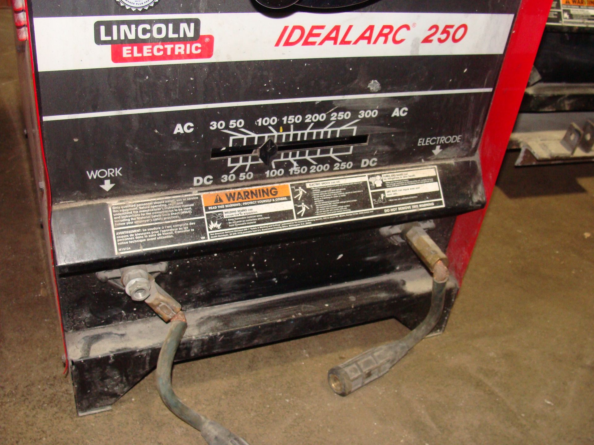 LINCOLN ELECTRIC IDEALARC 250 AC/DC WELDER - Image 2 of 3