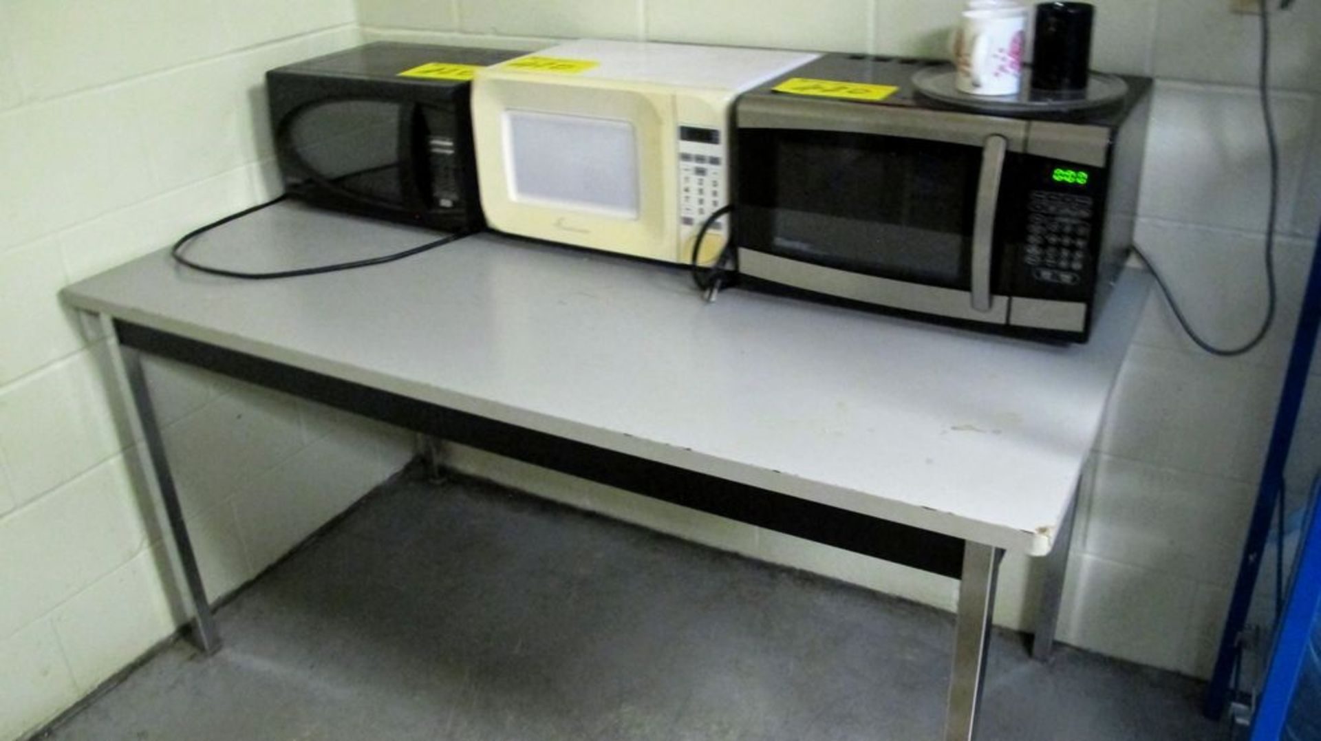 REMAINING CONTENTS OF LUNCHROOM, TABLES, CHAIRS, MICROWAVES, ETC. (NO WATER COOLERS, NO BOTTLES, - Image 2 of 2