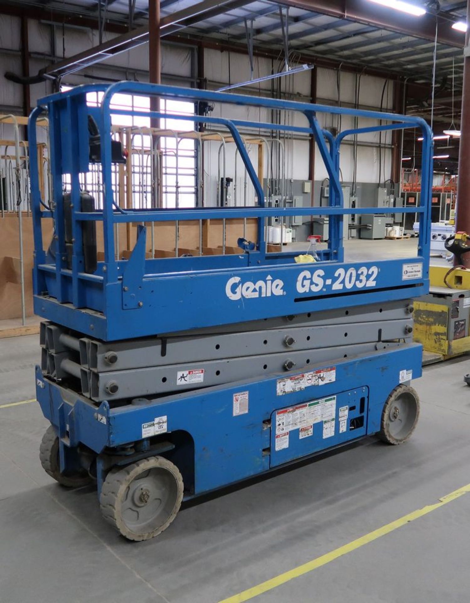 GENIE GS-2032, MANLIFT S/N 653206-80506, 611 HRS., 20' PLATFORM HEIGHT, 32"W, 800LB CAP. - Image 3 of 8